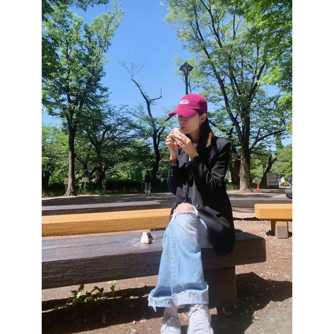 橘美緒のインスタグラム：「I ate rice balls in the park 🍙」