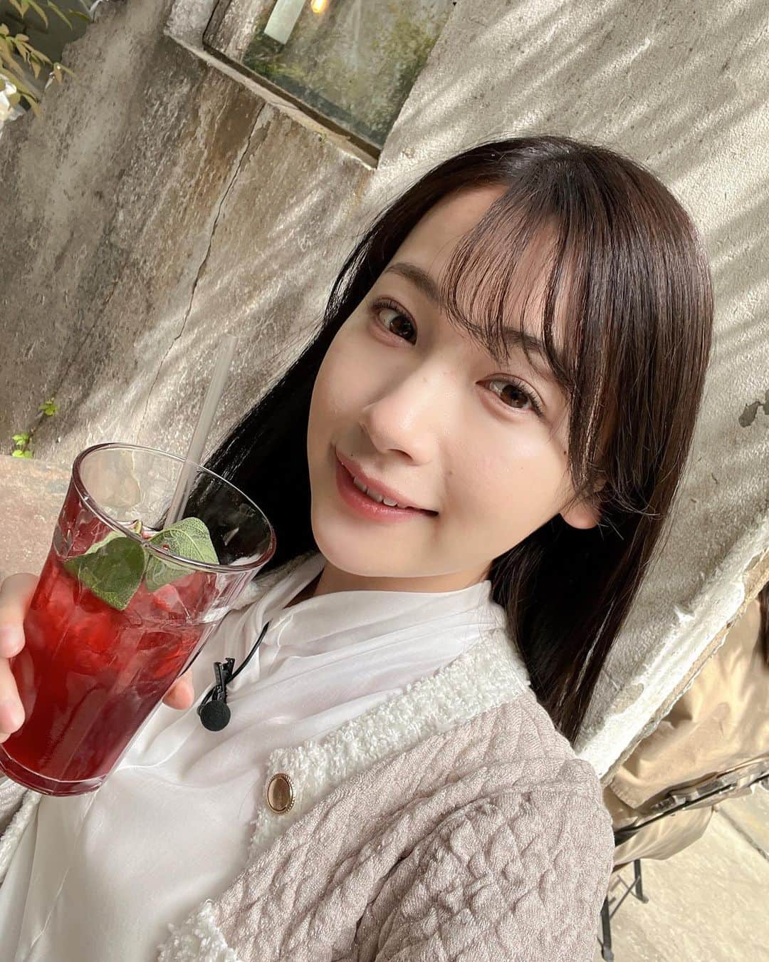 青木美奈実さんのインスタグラム写真 - (青木美奈実Instagram)「【2泊3日のソウル旅 前編】 あす3日(水)のNEWS CH.4(18:15〜)で放送！  約3年ぶりに再開した松山-ソウル線に乗り 韓国ロケに行ってきました🛫  ✅ #cafeonion #聖水 店 工場をリノベーションしたお洒落なカフェ！ 華やかなパンが目白押し！ 店内はどこを撮っても絵になります✨  ✅ #イビススタイルズアンバサダーソウル明洞  ルーフトップバーがあるホテル🍹 ソウルの夜景が一望できます！ #ソウルタワー も見える！  ✅ #広蔵市場 ソウル最大級の市場！ ローカルグルメが大集合する中 行列ができていたのは 韓国の揚げドーナツ #クァベギ 💛 今回の旅の案内人、ガウルさんと！✨  ✅ #プチョンユッケ 本店 人気のユッケ専門店！ ユッケにタコがのった #ユッケタンタンイ に レバ刺し、センマイなどを堪能しました🤤  前編は韓国グルメが中心！ 詳しくは、あすの特集をご覧ください💕  #チャン4 #韓国旅行 #ソウル旅行 #南海放送 #アナウンサー #ソウルおすすめスポット #聖水カフェ」5月2日 23時58分 - aoki_minami_