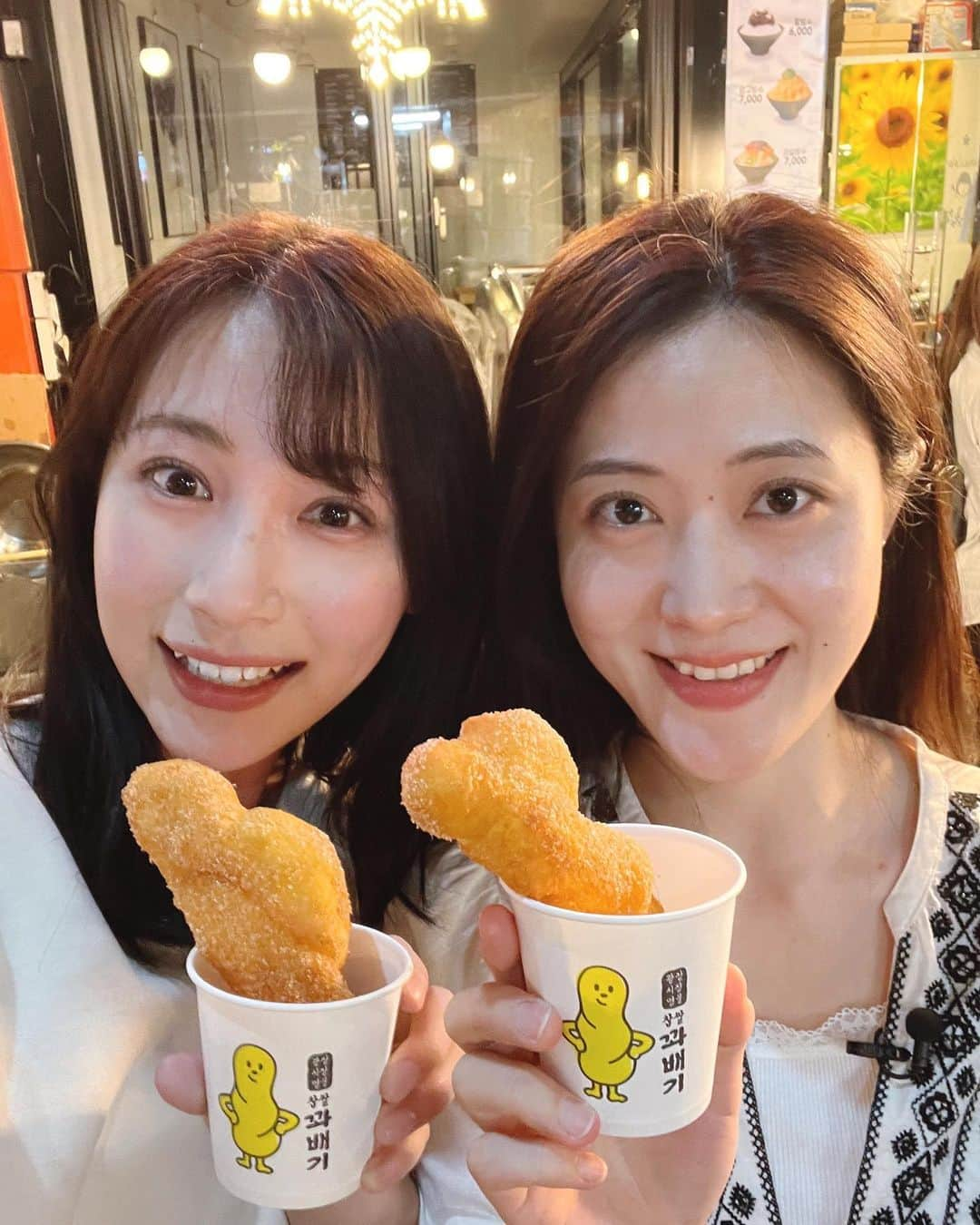 青木美奈実さんのインスタグラム写真 - (青木美奈実Instagram)「【2泊3日のソウル旅 前編】 あす3日(水)のNEWS CH.4(18:15〜)で放送！  約3年ぶりに再開した松山-ソウル線に乗り 韓国ロケに行ってきました🛫  ✅ #cafeonion #聖水 店 工場をリノベーションしたお洒落なカフェ！ 華やかなパンが目白押し！ 店内はどこを撮っても絵になります✨  ✅ #イビススタイルズアンバサダーソウル明洞  ルーフトップバーがあるホテル🍹 ソウルの夜景が一望できます！ #ソウルタワー も見える！  ✅ #広蔵市場 ソウル最大級の市場！ ローカルグルメが大集合する中 行列ができていたのは 韓国の揚げドーナツ #クァベギ 💛 今回の旅の案内人、ガウルさんと！✨  ✅ #プチョンユッケ 本店 人気のユッケ専門店！ ユッケにタコがのった #ユッケタンタンイ に レバ刺し、センマイなどを堪能しました🤤  前編は韓国グルメが中心！ 詳しくは、あすの特集をご覧ください💕  #チャン4 #韓国旅行 #ソウル旅行 #南海放送 #アナウンサー #ソウルおすすめスポット #聖水カフェ」5月2日 23時58分 - aoki_minami_