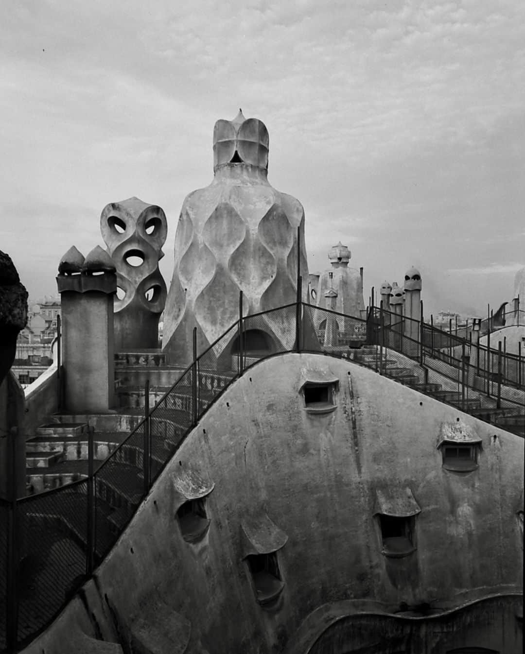 lifeさんのインスタグラム写真 - (lifeInstagram)「View of the architecture of Antoni Gaudi!  Visit the link in bio to see more divine destinations from the LIFE Archive.   (📷 Nat Farbman, 1951/LIFE Picture Collection)  #LIFEMagazine #LIFEArchive #TravelTuesday #NatFarbman #Destinations #AntoniGaudi #Architecture #SagradaFamilia #BarcelonaSpain #1950s」5月3日 0時31分 - life