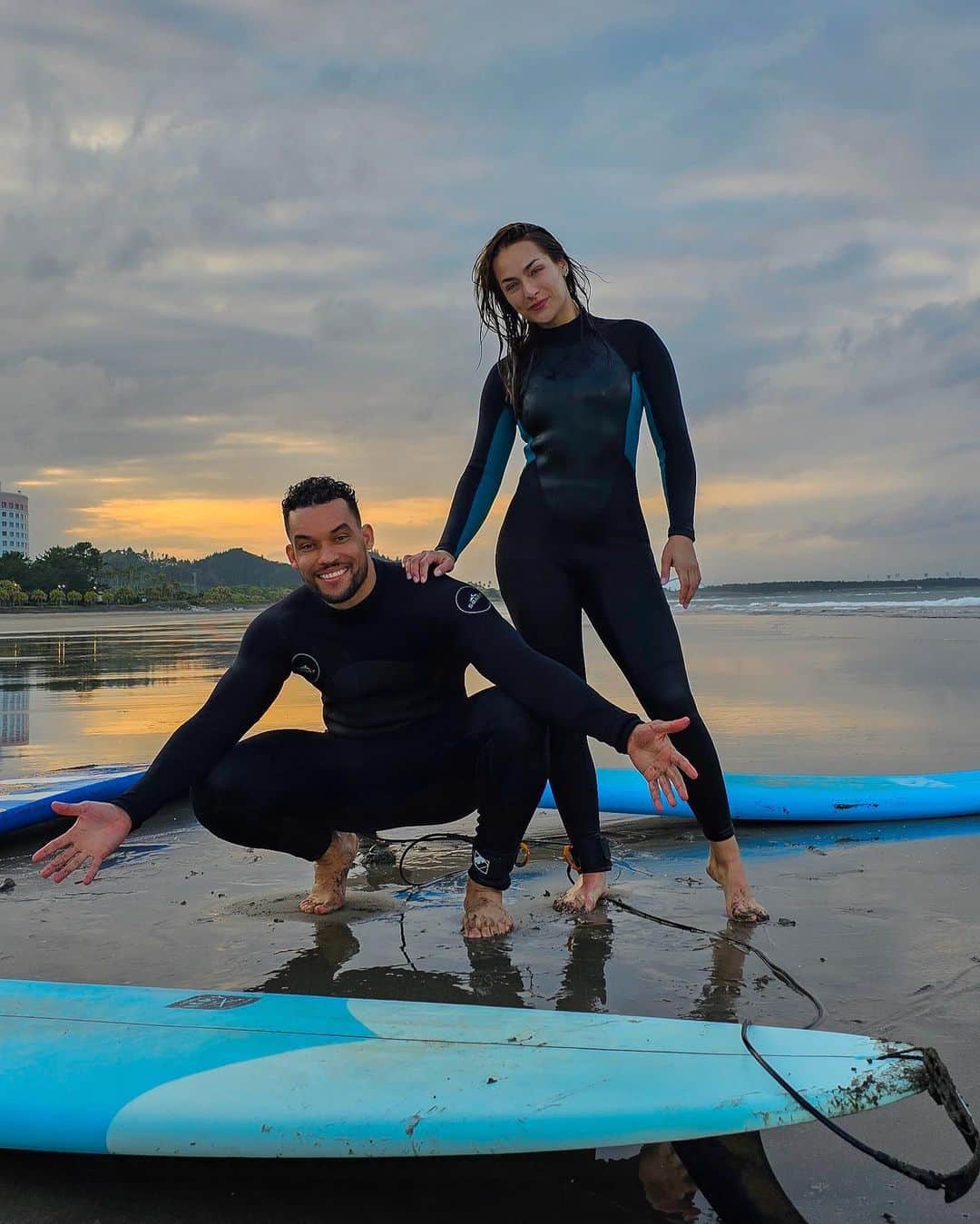 Dutchさんのインスタグラム写真 - (DutchInstagram)「Glammed up and the real deal😏☺️ first time I touched a surf board, to last week😜 📸  absolutely love to try out adrenaline prone sports🤭 fitness is such a different way of moving😅! Anyways, last week I got to teach J and my friends some basic surf things in Japan!!😍 pfiewww what a dream right?💭❤️ it’s so intense and we all were super sore the next day, but it was so worth it🫶🏼 currently it’s 1230 am in Japan, super jet lagged still😬 so I’m off to a good nights rest and tomorrow is another adventure!🌠 hope y’all have the best start of the week❤️❤️」5月3日 0時39分 - nochtlii