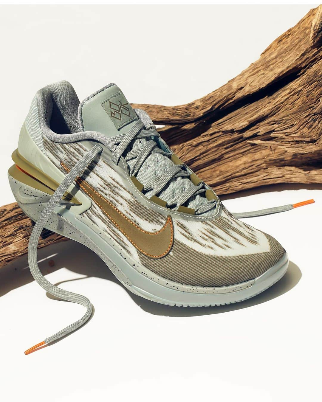 Nike Basketballさんのインスタグラム写真 - (Nike BasketballInstagram)「Take your game to a new elevation. ⛰️  Introducing the latest G.T. Cut 2 ‘Hike’ PE, inspired by @dbook’s love for hiking. Available 5.4 in select regions.」5月3日 0時59分 - nikebasketball