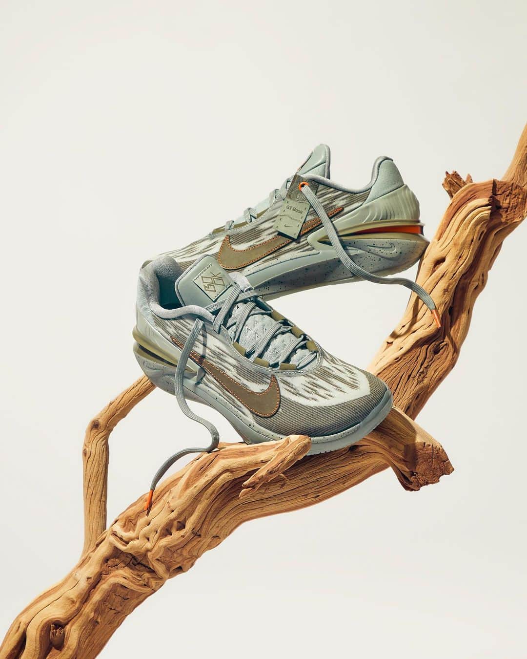 Nike Basketballさんのインスタグラム写真 - (Nike BasketballInstagram)「Take your game to a new elevation. ⛰️  Introducing the latest G.T. Cut 2 ‘Hike’ PE, inspired by @dbook’s love for hiking. Available 5.4 in select regions.」5月3日 0時59分 - nikebasketball