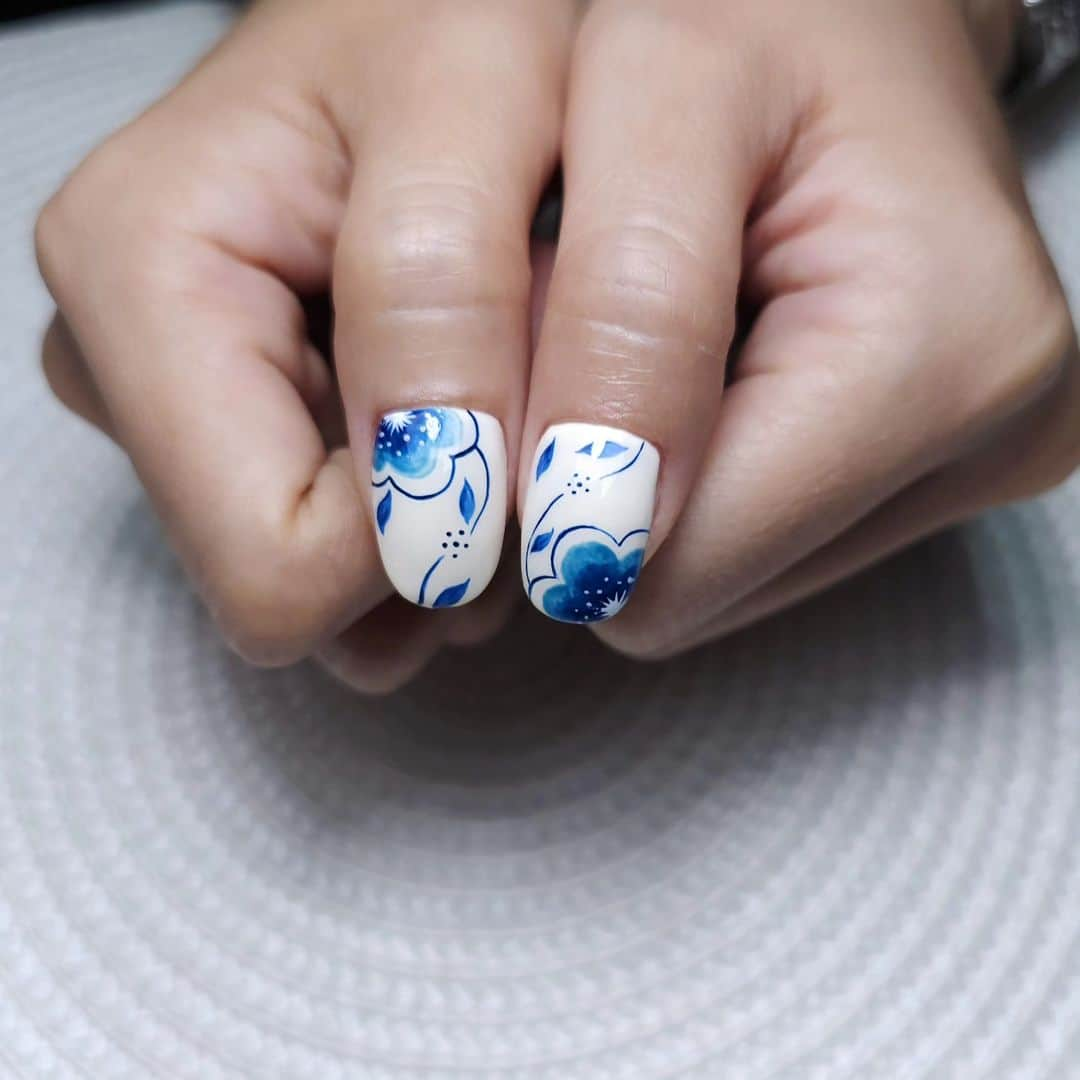 Yingさんのインスタグラム写真 - (YingInstagram)「Base colour: PREGEL #248/306/846 Art: PREGEL Art Liner Indigo, White    Design inspo: @irotoiro.nail  SHOP: @nailwonderlandsg www.nailwonderland.com」5月5日 18時25分 - nailartexpress