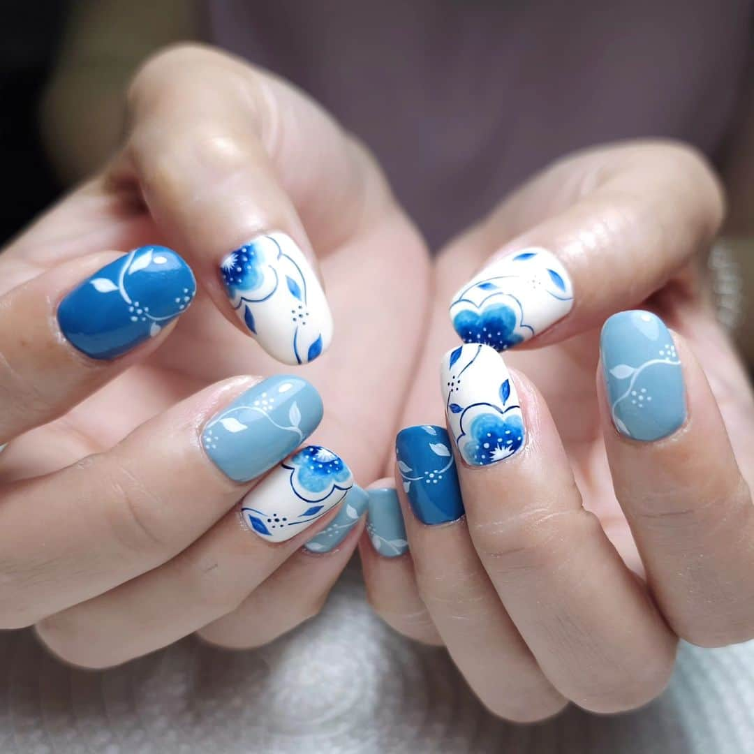 Yingさんのインスタグラム写真 - (YingInstagram)「Base colour: PREGEL #248/306/846 Art: PREGEL Art Liner Indigo, White    Design inspo: @irotoiro.nail  SHOP: @nailwonderlandsg www.nailwonderland.com」5月5日 18時25分 - nailartexpress