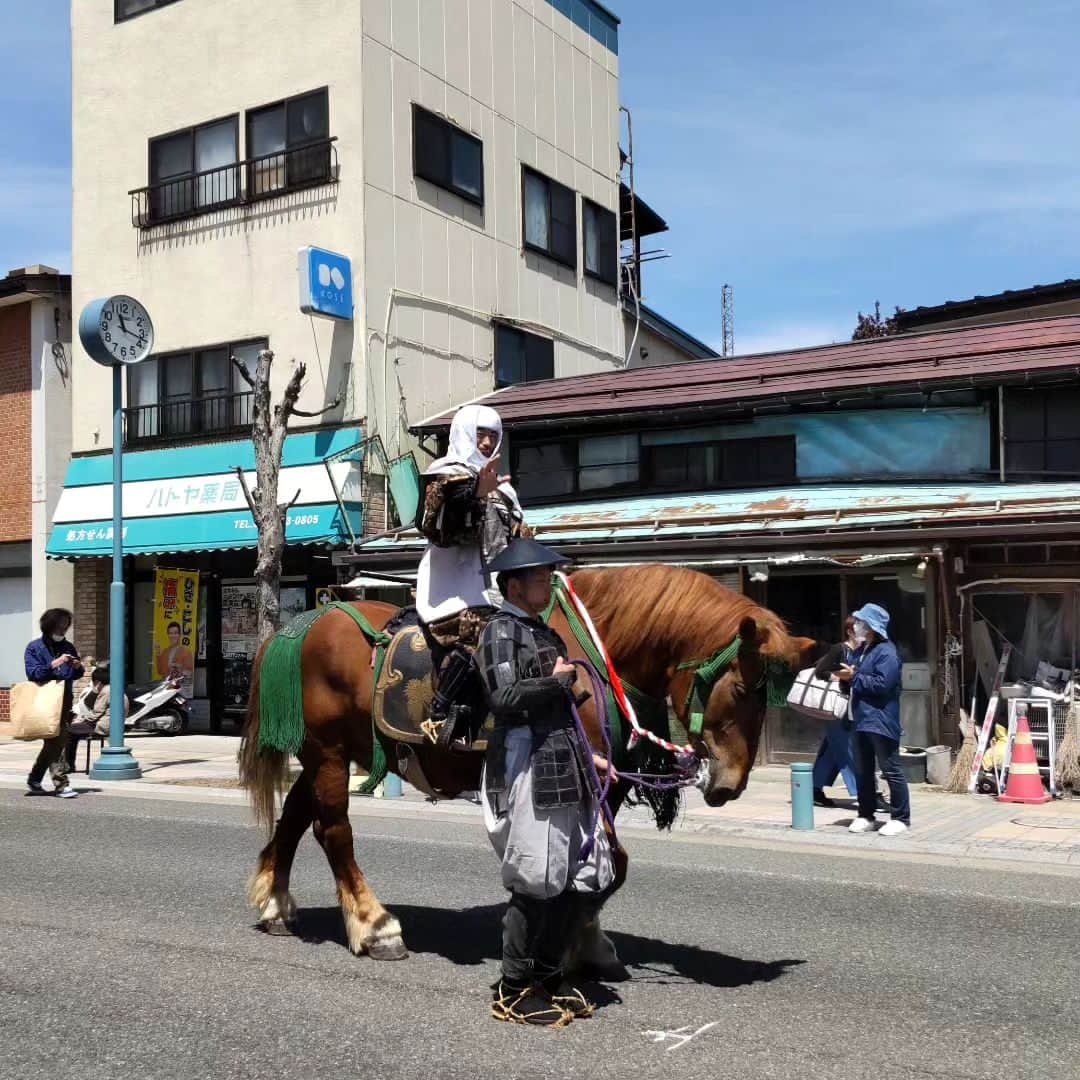 みながわゆみさんのインスタグラム写真 - (みながわゆみInstagram)「#青空#米沢市#上杉まつり#上杉行列#米沢上杉まつり#上杉軍団行列#孫と一緒に#のんある気分」5月3日 12時06分 - nama.09.19