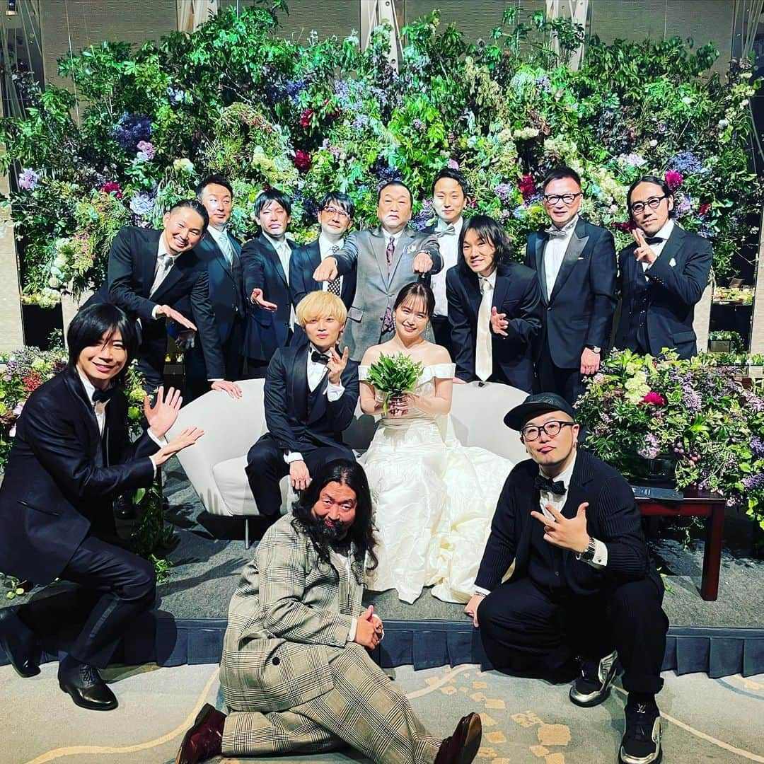 三浦崇宏さんのインスタグラム写真 - (三浦崇宏Instagram)「#結婚式 #happy  #happywedding  #wedding  #party #パーティ #instagood  #インスタグラムといえば結婚式での集合写真と聞いて」5月3日 10時44分 - takahiro3ura