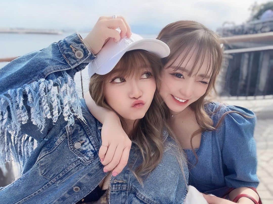 のインスタグラム：「.  . 持つべきものは友🫶仲間ってほんとサイコウ🫶 . . いつも助けられてばっかりだぁ 杏奈も、何かあった時はすぐ駆けつけるんだから！ . . #Friend #bestfriends #28歳 #アラサー #アラサー女子 #アラサーギャル #独身女子 #女子旅 #江の島 #お出かけ #code #ootd #fashion #春コーデ #デニムワンピ #デニムジャケット #デニムコーデ #リンクコーデ #instagood #likeforlikes #followme #フォロワー増やしたい」