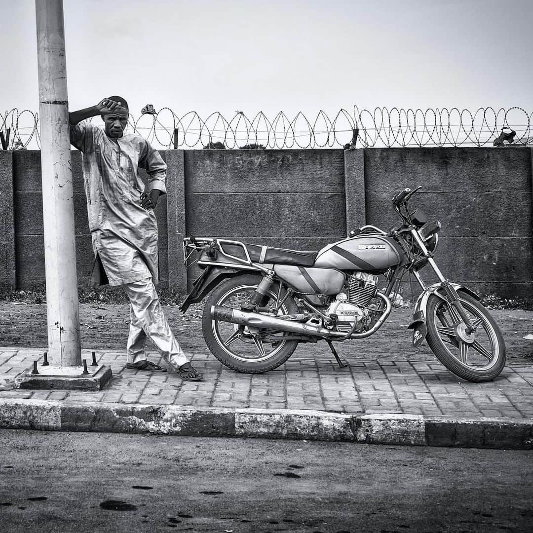 Keith Ladzinskiのインスタグラム：「Passing faces and chance encounters along the streets of Niamey and Agadez, Níjer, an unforgettable experience / for @natgeo」