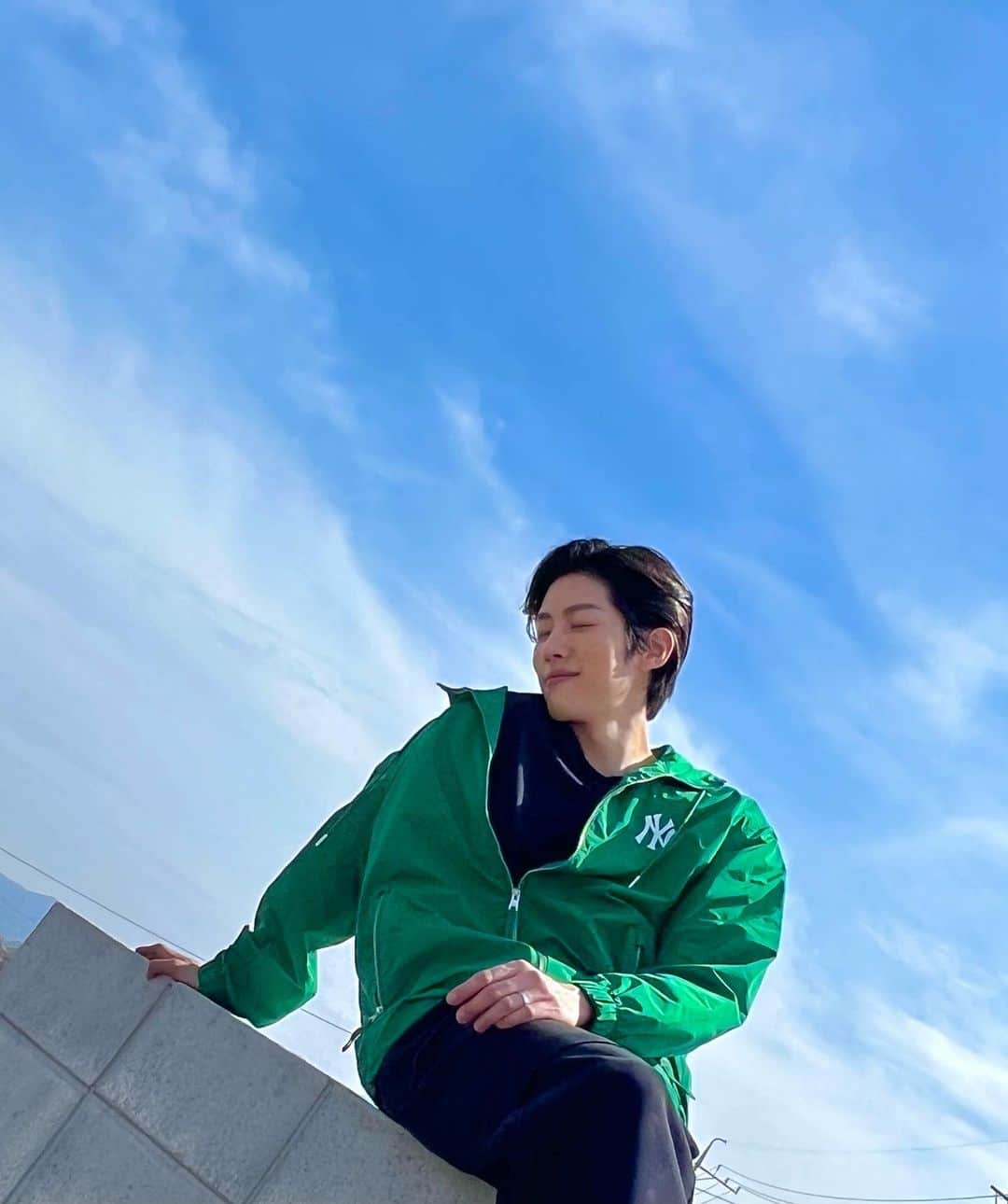 ソンヨルのインスタグラム：「🍀🍀」