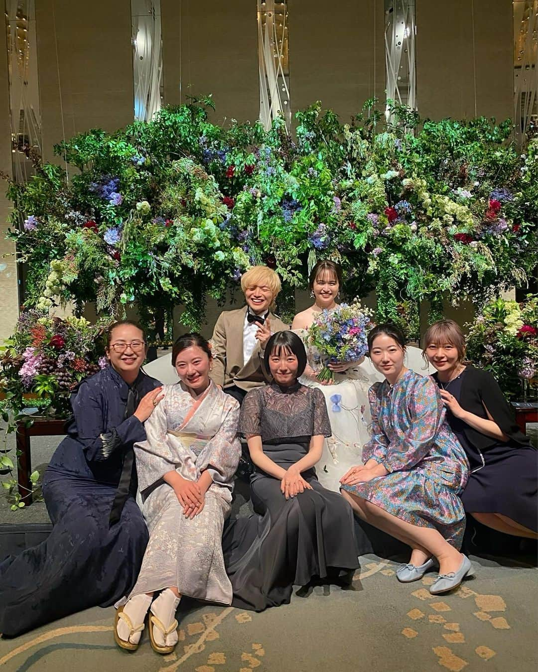 軍地彩弓さんのインスタグラム写真 - (軍地彩弓Instagram)「素敵な結婚式でした。 元・ぼくりり、現・Diosたなかくんと、ゆうこすちゃんのウェディング。時々街でばったり二人に出会うこともあって、本当にらぶらぶな姿をみていただけに、昨日は嬉しい日になりました。 たなかくんはデビュー当時からその歌声と楽曲とリリックにハマって、Numero TOKYOでも何度か取材していました。披露宴ではDiosのライブでこの日のための新曲も披露して、笑いが絶えないよい宴でした。  久しぶりの知り合いに会えたり、やっぱり結婚式よいなあ。  ゆうこすちゅんはビューティーイベントでもよく会うのですが、ゆうこすちゃんプロデュースのYOANの日焼け止め下地がめちゃよくて、毎日使ってます。ブランディングやものづくりを真面目にビジネスウーマンとして尊敬します。  若くてスマートな二人、これからもお幸せに💕💕 #wedding」5月3日 11時20分 - sayumi7