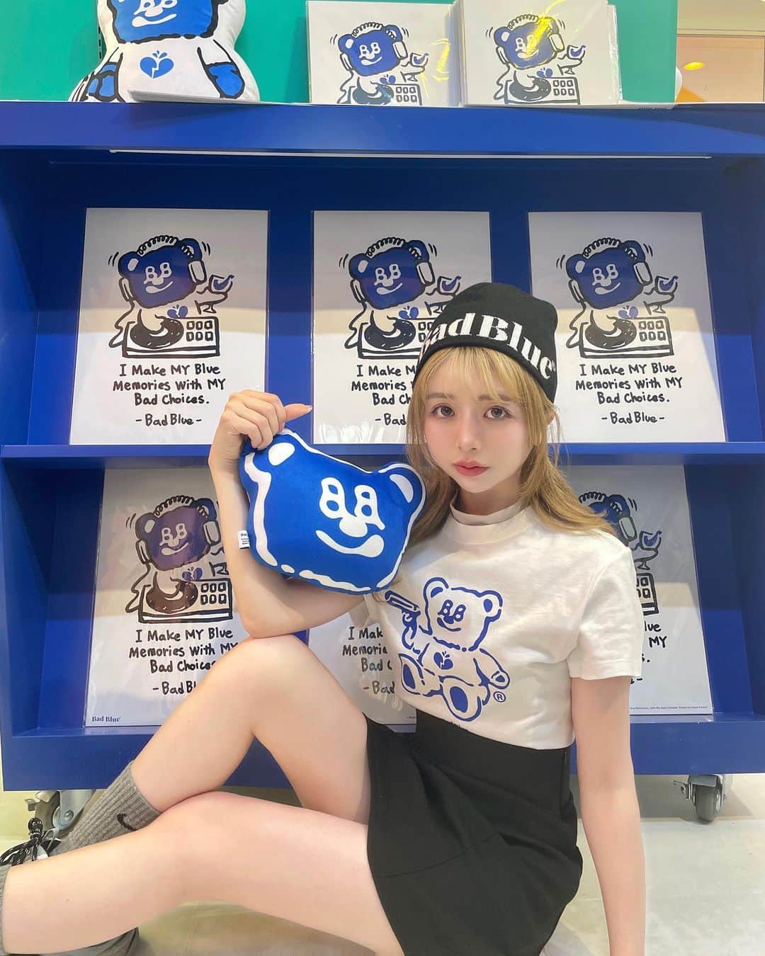 エリンコさんのインスタグラム写真 - (エリンコInstagram)「🐻‍❄️💙 . 韓国で大人気のブランド @badblue_badblue 💙 . kpopアイドルちゃん達が着ていて とっても可愛いすぎて🥹 世界観もストーリーも最高🔫🧸 . @imadamarket でイベントしてるから ぜひ行ってみてー♡ クッションも欲しかった🥹🥹🥹 . #badblue #韓国 #韓国ファッション #kpop好きな人と繋がりたい #kpopfashion #nj #y2kファッション #y2k #渋谷 #东京 #时尚潮流 #可爱的 #えりんコーデ #えりんこヘアアレンジ」5月3日 11時30分 - erinko0315
