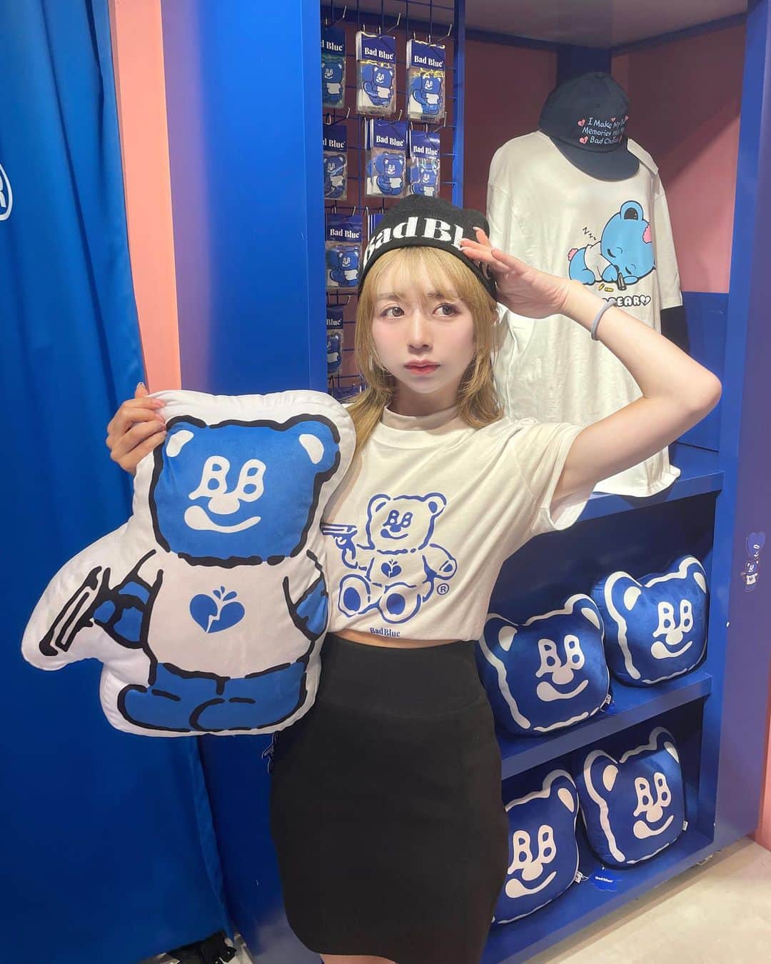 エリンコさんのインスタグラム写真 - (エリンコInstagram)「🐻‍❄️💙 . 韓国で大人気のブランド @badblue_badblue 💙 . kpopアイドルちゃん達が着ていて とっても可愛いすぎて🥹 世界観もストーリーも最高🔫🧸 . @imadamarket でイベントしてるから ぜひ行ってみてー♡ クッションも欲しかった🥹🥹🥹 . #badblue #韓国 #韓国ファッション #kpop好きな人と繋がりたい #kpopfashion #nj #y2kファッション #y2k #渋谷 #东京 #时尚潮流 #可爱的 #えりんコーデ #えりんこヘアアレンジ」5月3日 11時30分 - erinko0315