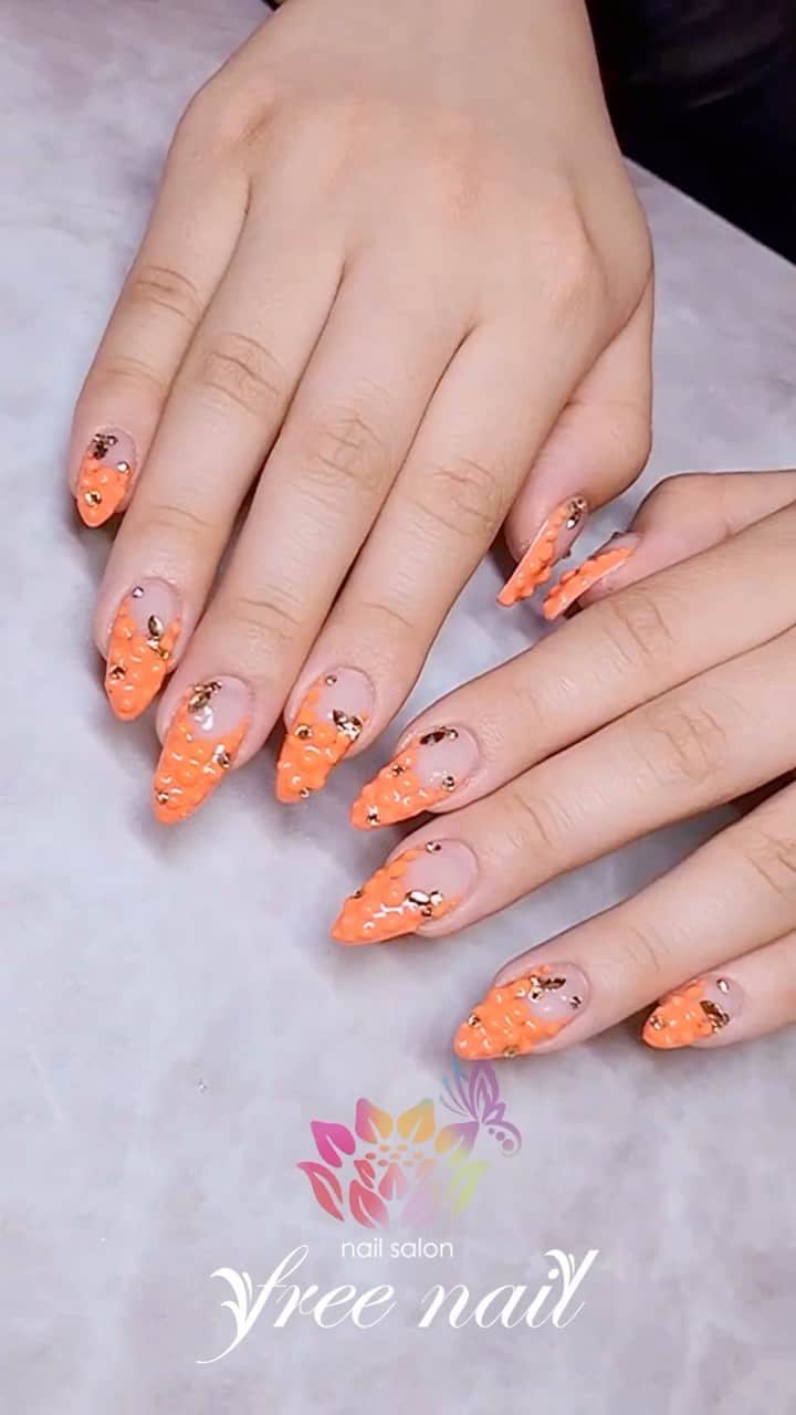free nail フリーネイルのインスタグラム：「. お客様ネイル💅🏻🪷 . デザインフレンチ🧡🧡🧡 . 個性派ネイルもお任せください🧡🧡🧡 . ご来店ありがとうございました🙇🏻‍♀️🙇🏻‍♀️🙇🏻‍♀️💗 . #ネイルアート #ジェルネイル #ネイルサロン #大阪ネイルサロン #ネイルデザイン #ネイルチェンジ #デザインフレンチ #フレンチネイル #立体ネイル #3dネイル #オレンジネイル #クリアネイル #デザインネイル #トレンドネイル #個性派ネイル #個性的ネイル #春ネイル #springnails #nailsart #nailsdid #美甲 #日式美甲 #日式美甲胶 #日本美甲师 #日本美甲老师 #美甲上课 #日本胶 #フリーネイル #freenail」
