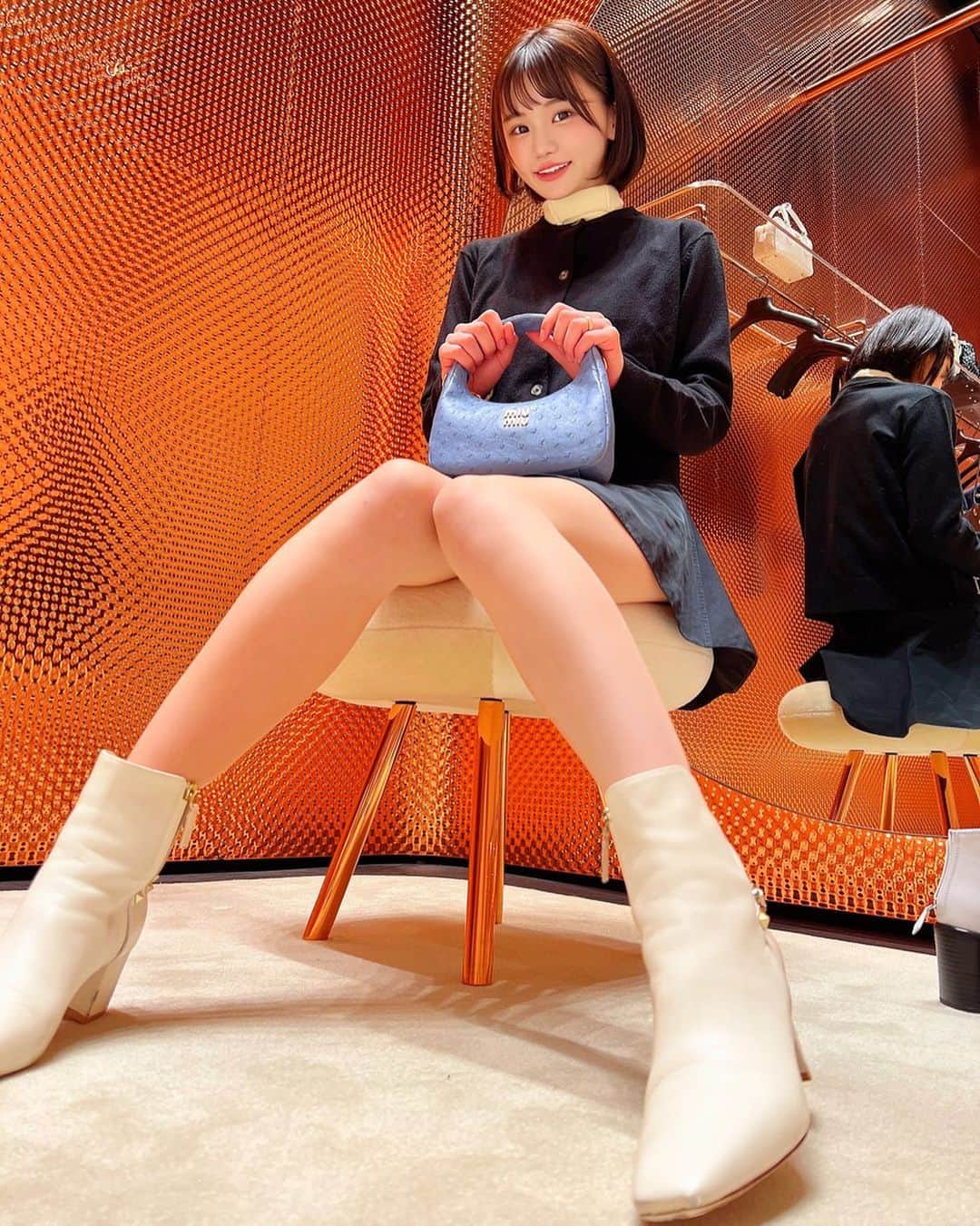 みもれもんのインスタグラム：「Sleepy, sleepy, sleepy every day🥱💤  さいきんの私服🫥🫥 みんなおはよう〜❣️❣️ ＧＷはいかがお過ごしですかぁぁ？？  わたしは、、毎日ねむくてねむくて、、、 きょうもねむいです😪💤  cardigan #ZARA skirt #valentine  boots #valentine   #miumiu #fashion #ootd #tokyo #mimolemon #mimoremon #私服 #東京 #みもれもん」