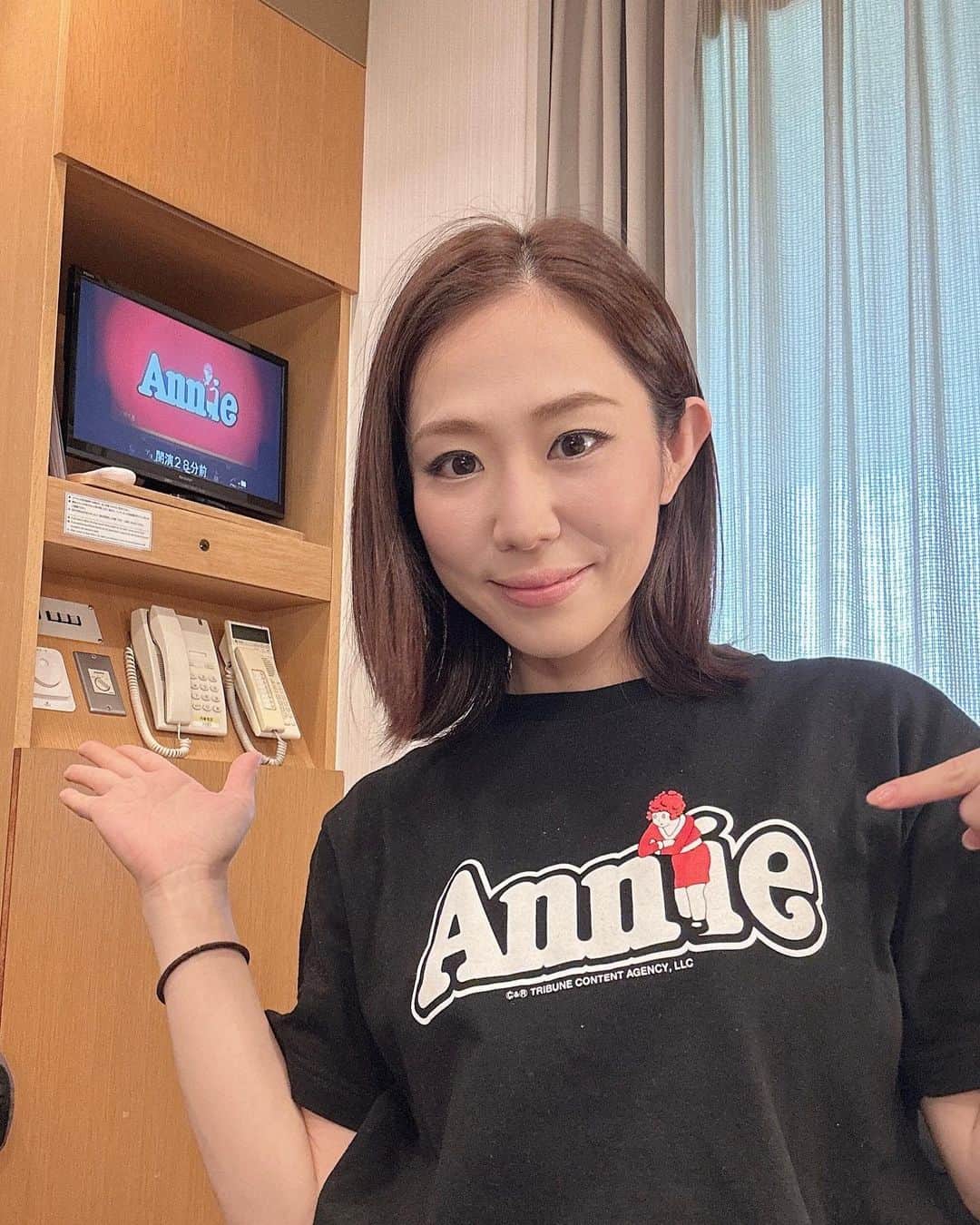 笠松はるのインスタグラム：「🐕🐩🪣🧹 ⁡ 丸美屋食品ミュージカル『アニー』 ⁡ いよいよ最終週！11回！ ⁡ 連日、作品とお客様から沢山の元気をいただいてがんばっております☺️💕 ⁡ 本日の👕 はAnnie T ✨ ⁡ 今日も 12時🧹/16:30🪣 の2回で本日お待ちしております！ ⁡ ⁡ ⁡ ⁡ ⁡ ⁡ ⁡ ⁡ ⁡ ⁡ ⁡ #アニー #annie #アニー2023 #笠松はる #グレース #ミュージカル #俳優 #女優 #歌手  ⁡ ⁡ ⁡」