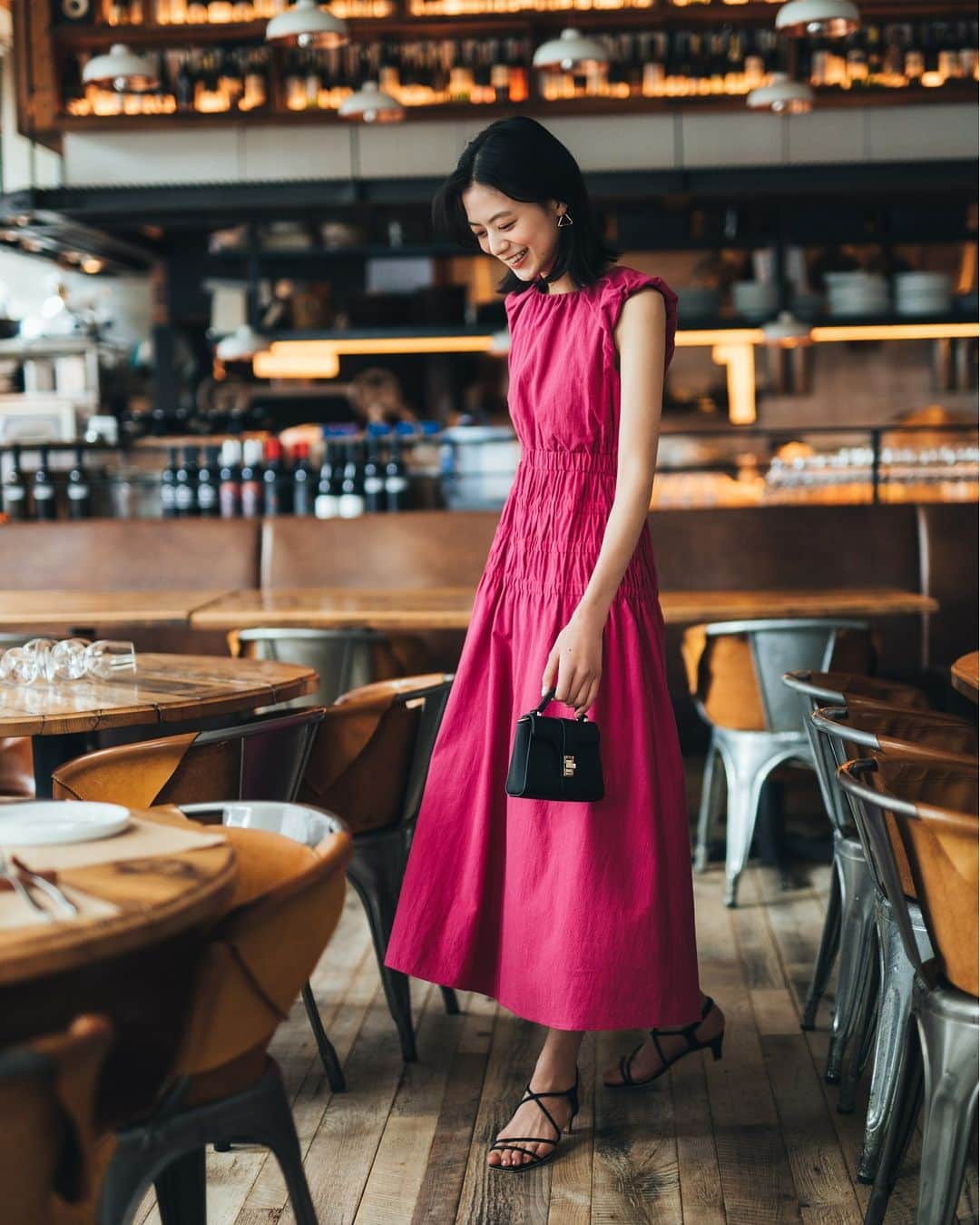 NATURAL BEAUTY BASICのインスタグラム：「松木育未さんが素敵に着こなしてくださった 春の新作webカタログ、第3弾が大好評公開中♡  ■バックシャンバルーンスリーブワンピース ¥13,970 tax in size:S/M color:クロ/マゼンダピンク/グリーン #0173140570  ------------------------------  Feminine＆Normcore Feat. Ikumi Matsuki  パフスリーブがドラマチックなロングドレスや、 フラワープリントが華やかなスカートetc. 女性らしさを引き立ててくれるフェミニンクローズと、 ノームコアな着こなしを叶えてくれる リラクシーなオールインワンやきれいめテーパード…  NBBが初夏に提案する、2テイストの新作たちを一挙ラインナップ。  詳しくはプロフィールのURLより webカタログをチェック♪  #松木育未 さん #春カラー #カラーワンピース  #バックシャンワンピース #spring #春コーデ  #夏コーデ #お出かけコーデ #オフィスコーデ #オフィスカジュアル #通勤コーデ #大人可愛い #カラーコーデ  #着回しコーデ #きれいめカジュアル  #ベーシックコーデ #ベーシック #ナチュラルコーデ #トレンドスタイル #シンプルコーデ #ナチュラルビューティーベーシック #naturalbeautybasic」