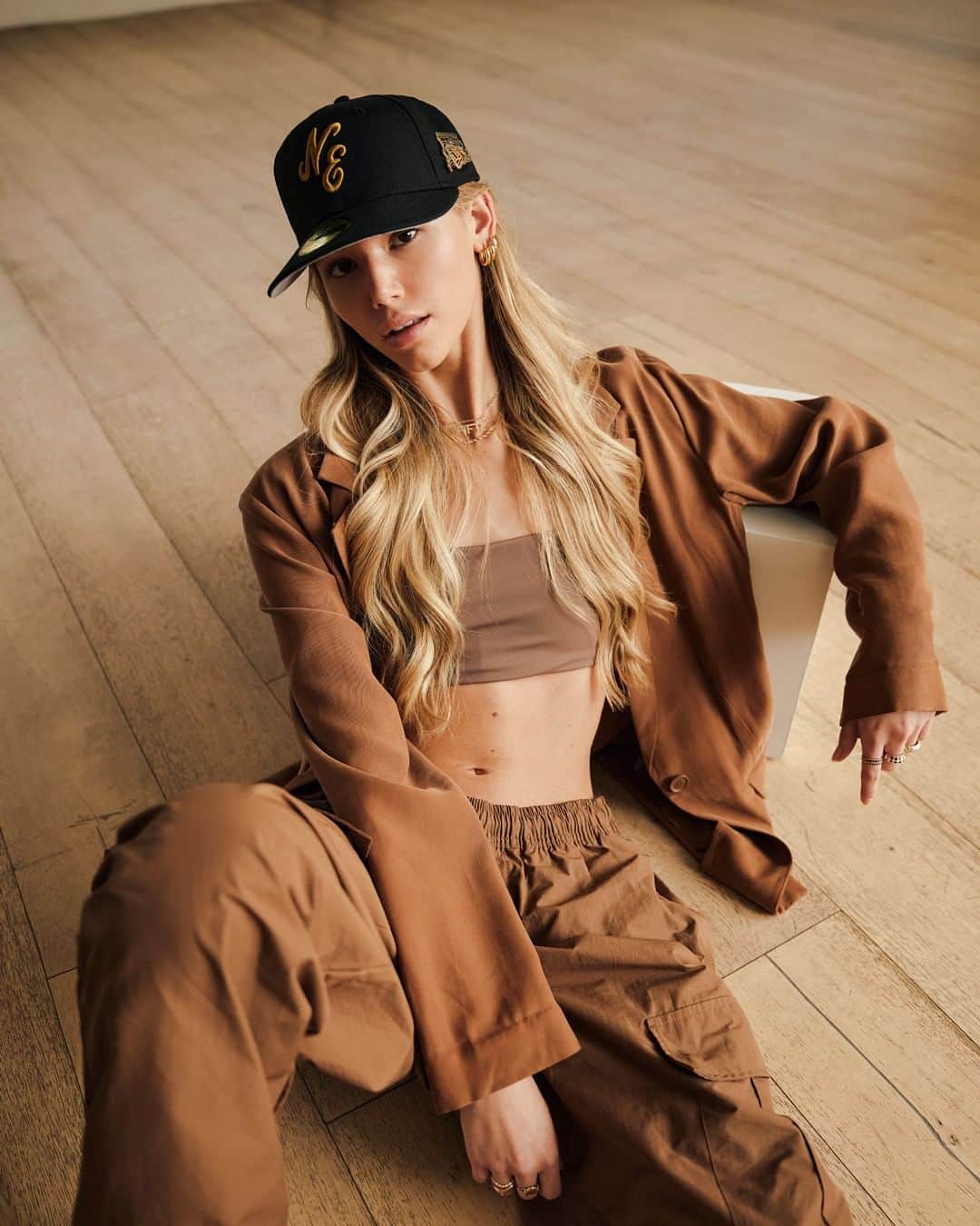 ニューエラ・キャップのインスタグラム：「Gear up for 59FIFTY Day and grab an exclusive style now. Order today and receive a free Visor Sticker Pin with any 59FIFTY purchase, while supplies last. Gift automatically added in cart, limit one per order.」