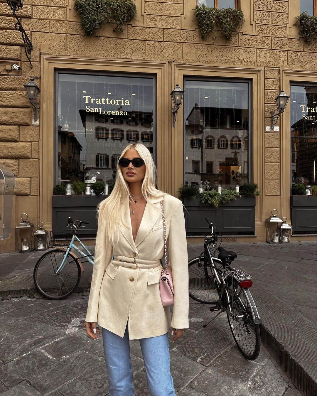 ソフィア・ミロシェヴィッチのインスタグラム：「still in my chanel mood」