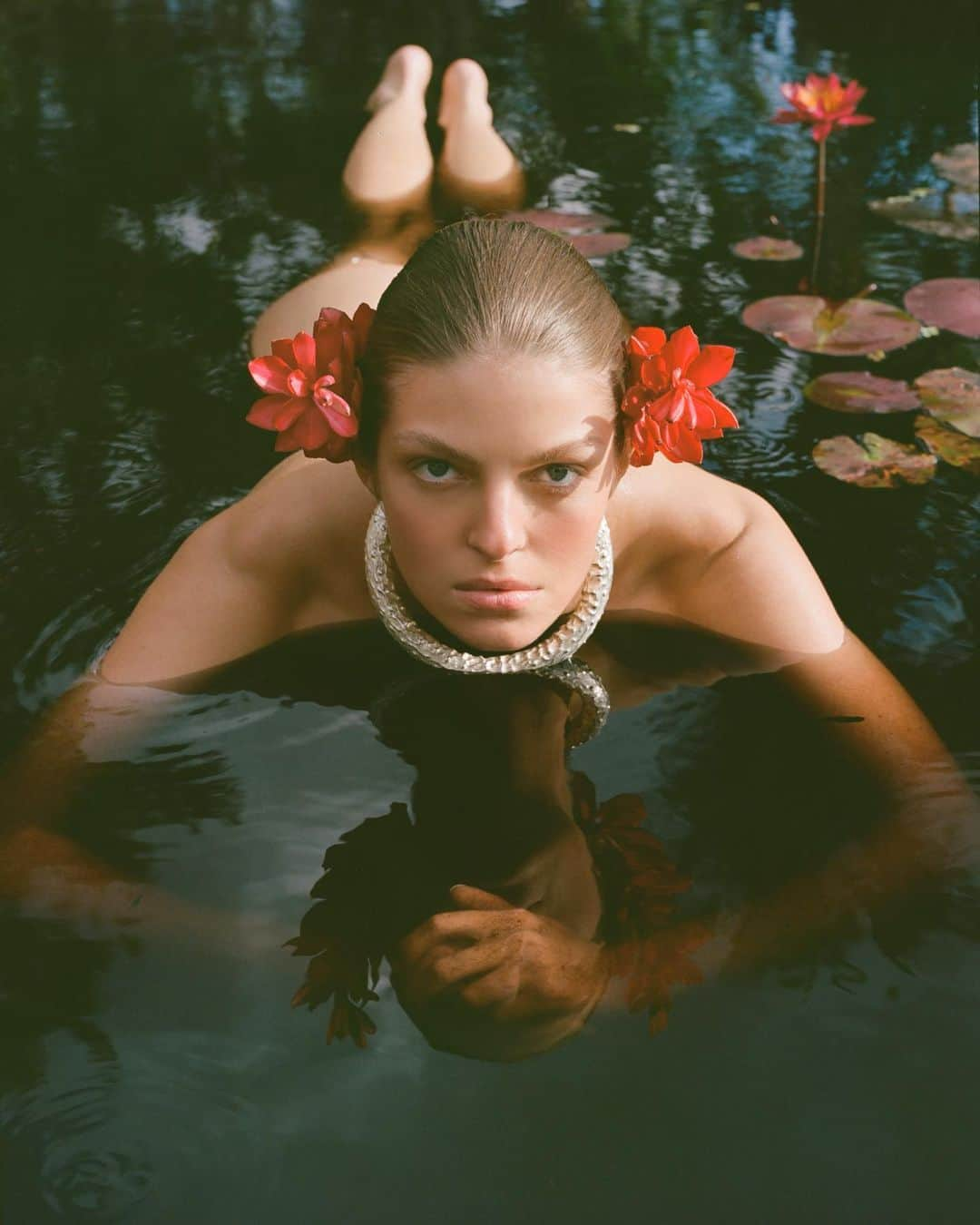 Monica Sordoのインスタグラム：「Dreamy out take of @riley.boehning wearing the Arrecife Choker portrayed by Venezuelan photographer @pablocostanzo for @gulfshorelife 🌺」