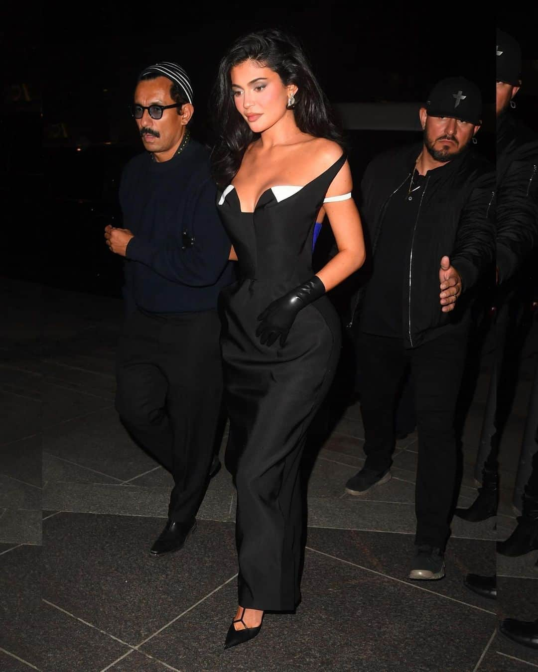 Just Jaredさんのインスタグラム写真 - (Just JaredInstagram)「Kylie Jenner changed into her second look of the night while attending a Met Gala after party! Lots more after party pics on JustJared.com. #KylieJenner #MetGala #MetGala2023 Photos: Backgrid」5月3日 3時43分 - justjared