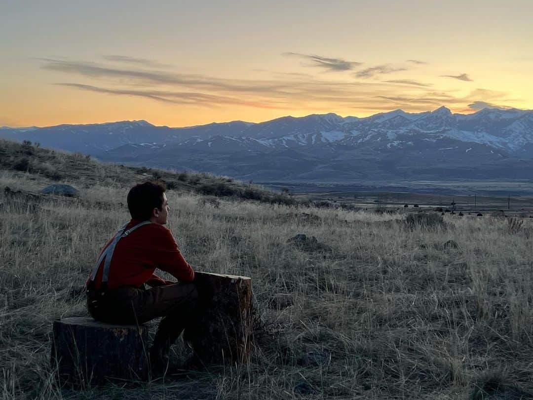 アレック・ボールドウィンのインスタグラム：「Filming RUST in beautiful Montana with the phenomenally talented @patrickscottmcdermott」