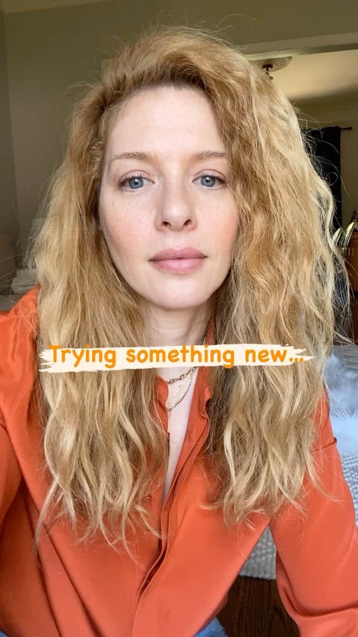 レイチェル・レフィブレのインスタグラム：「Gonna try something new, hope you connect to it, please be kind 🙏🏻 Almost all of you always are 🥰」