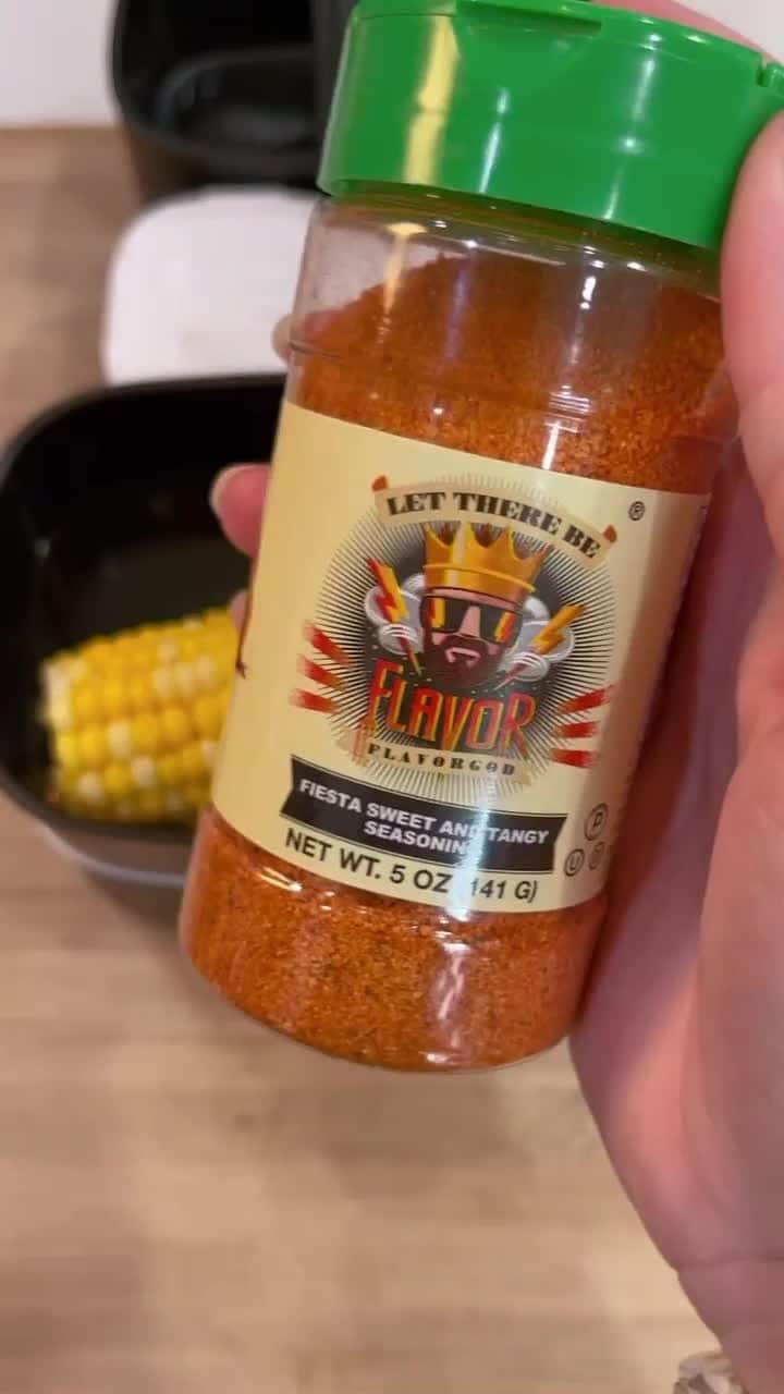Flavorgod Seasoningsのインスタグラム：「🚨$2 Tuesday!! Seasoning: Fiesta Sweet and Tangy Topper🔥⁠Click link in the bio -> @flavorgod ⁠- www.flavorgod.com⁠ -⁠ Lunch Box by Customer:➡ @heathercoxzzz Seasoned with:➡ #Flavorgod Fiesta Sweet & Tangy Seasoning.⁠ -⁠ "These jalapeño cheddar bagels are insanely good. I hope he likes it with the pulled pork. While I was making it I was drooling 🤤⁠ .⁠ I used @flavorgod Fiesta Sweet and Tangy Seasoning for the corn which smelled so good.⁠ .⁠ So an update for yesterday’s box. It definitely leaked through the divider. Luckily I only put package stuff next to the wet stuff so it didn’t ruin it. But I will only be able to use that one for dry foods 🤣⁠ .⁠ What did you pack in your lunch today?"⁠ -⁠ FlavorGod Seasonings:⁠ 🌿Made Fresh⁠ ☀️Gluten free⁠ 🥑Paleo⁠ ☀️KOSHER⁠ 🌊Low salt⁠ ⚡️NO MSG⁠ 🚫NO SOY⁠ ⏰Shelf life is 24 months⁠ -⁠ #breakfast #fitness #food #foodporn #foodie #instafood #foodphotography #foodstagram #yummy #instagood  #foodies #tasty #cooking #instadaily #lunch #healthy #seasonings #flavorgod #lowsodium #glutenfree #dairyfree」