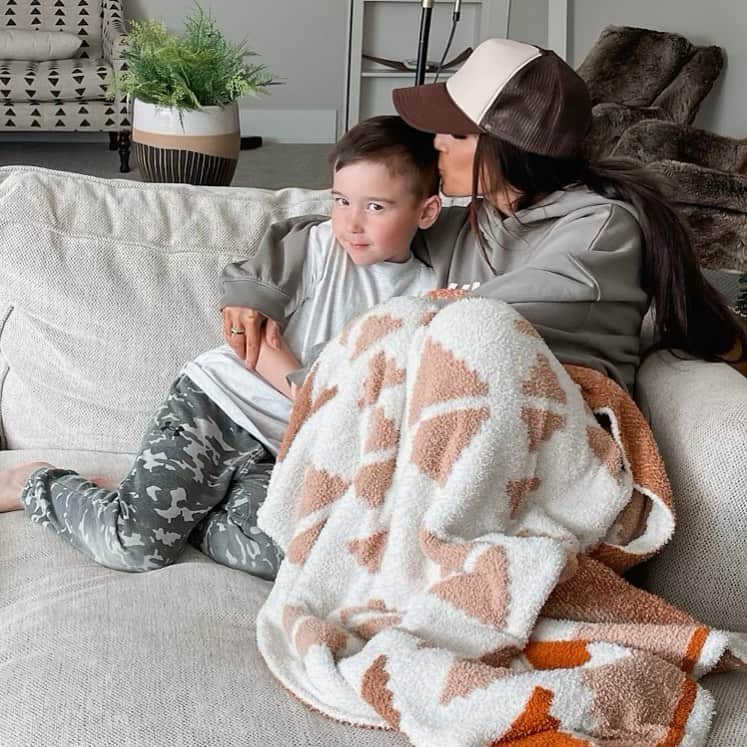 Chelsea Houskaのインスタグラム：「I will take these sweet Watson snuggles for as long as I can! 🥰   Featuring the @aubree.says Aztec Print Throw. We mean it when we say every home needs this blanket!   Shop now for the perfect Mother’s Day gifts! 🌹」