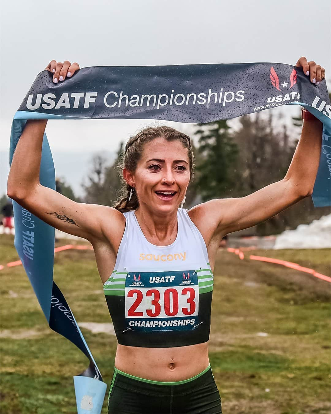 サッカニーさんのインスタグラム写真 - (サッカニーInstagram)「Let's give a round of applause to two of our incredible athletes, Grayson Murphy and Adam Merry, for their outstanding performances this weekend!   ⛰️ Grayson's incredible double victory makes her the US Champion in both the Vertical and Classic Up/Down, and she will now represent Team USA at the World Mountain and Trail Running Championships in June.   🎫 Adam secured second at Canyons 100k, securing a Golden Ticket to Western States and qualifying him for UTMB!   Let's celebrate their accomplishments with a big 👏 in the comments!  #Saucony #TrailRunning #TakeCourage」5月3日 4時11分 - saucony