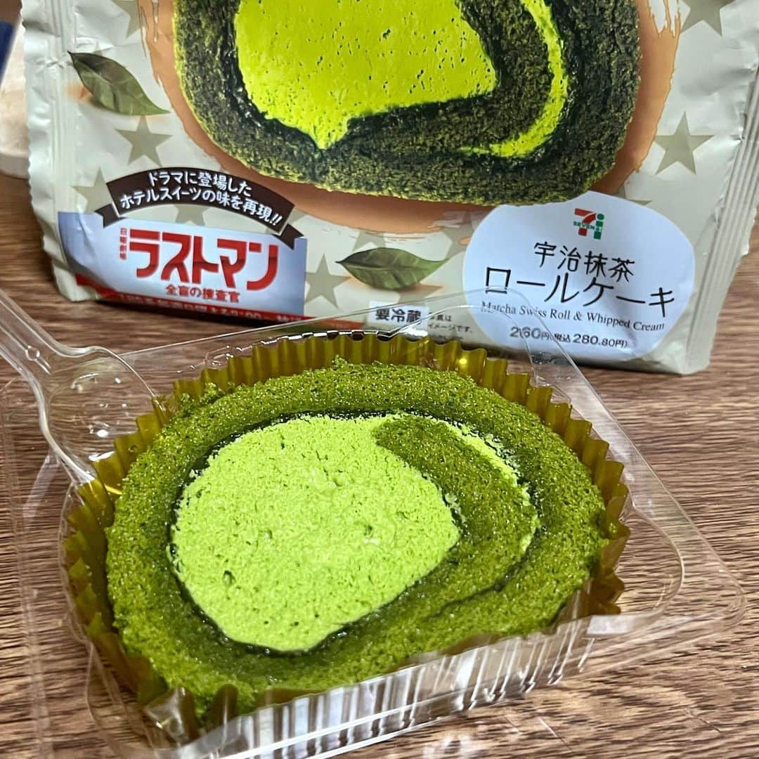 浅香圭（コラゾン）のインスタグラム：「セブンイレブンで 久しぶりに美味そうなロールケーキ見つけた！やっぱり美味かった☆オススメぜよっ☆♬w  #graffiti#らくがき#art#抹茶 #イラスト#お弁当#マンガ #アート#漫画#お土産#ロールケーキ#イケメン#sweets#スイーツ#パン#おにぎり#セブンイレブン #吉沢亮＃差し入れ #japan#ラーメン #おかず#うどん #イベント#デザート #カステラ #お茶#長崎 #ヘアスタイル #おやつ#ラストマン」