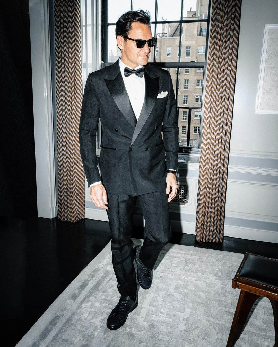 ロジャー・フェデラーさんのインスタグラム写真 - (ロジャー・フェデラーInstagram)「THE ROGER Clubhouse, now Met Gala afterparty approved. ✅ @rogerfederer rocking his custom pair to hit up the dance floor.」5月3日 4時15分 - rogerfederer