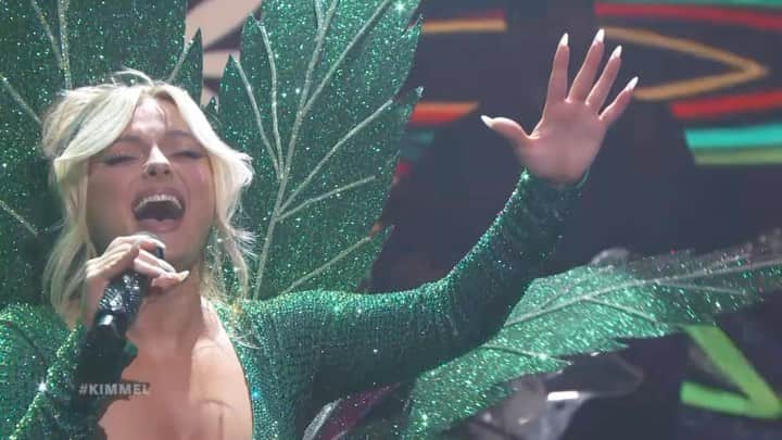 Bebe Rexhaのインスタグラム：「higher than a satellite on @jimmykimmellive 💚」