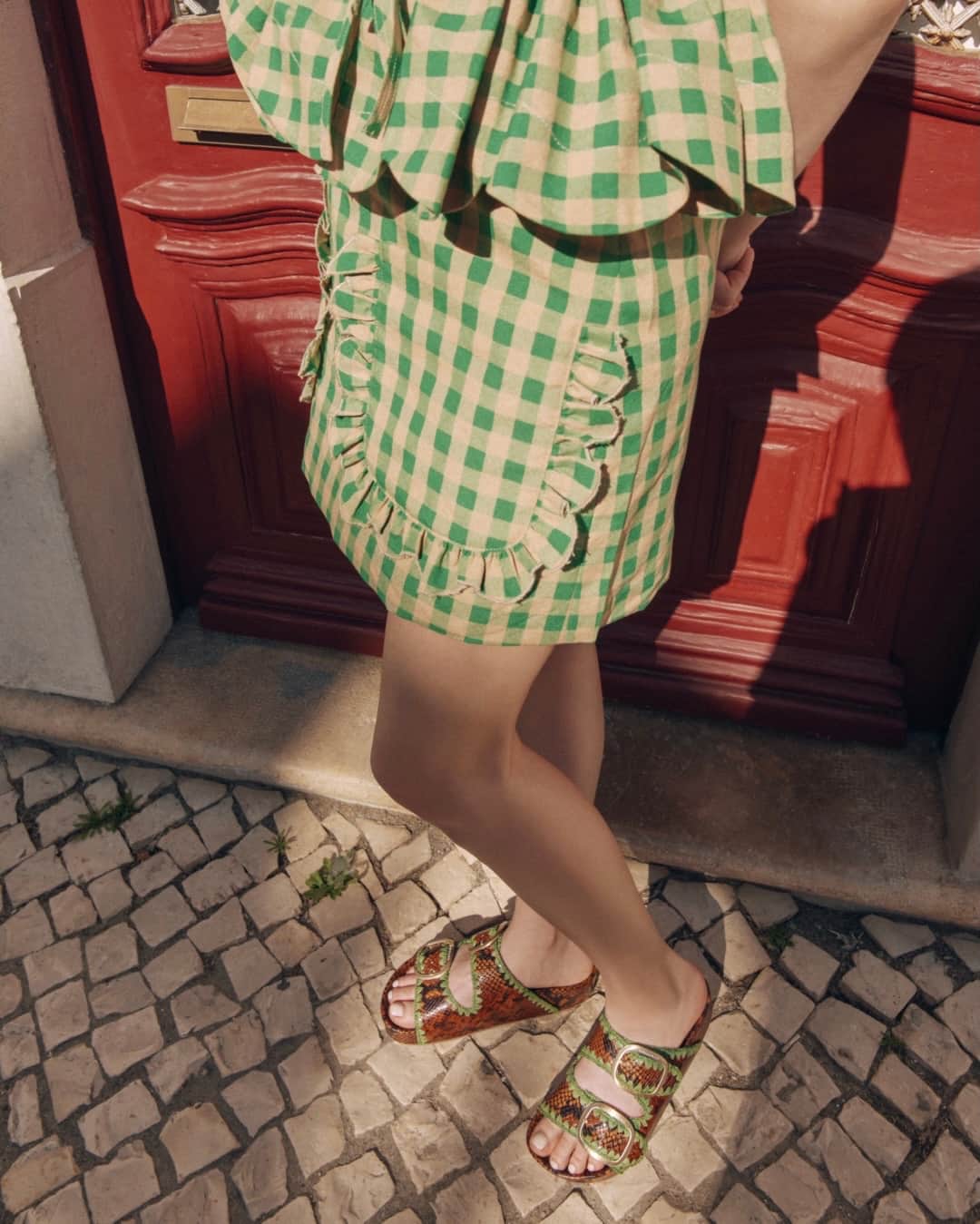 レフラーランドールのインスタグラム：「Happy sandal season to you and yours ✨ Celebrate with your newest staple pair now #loefflerrandall」