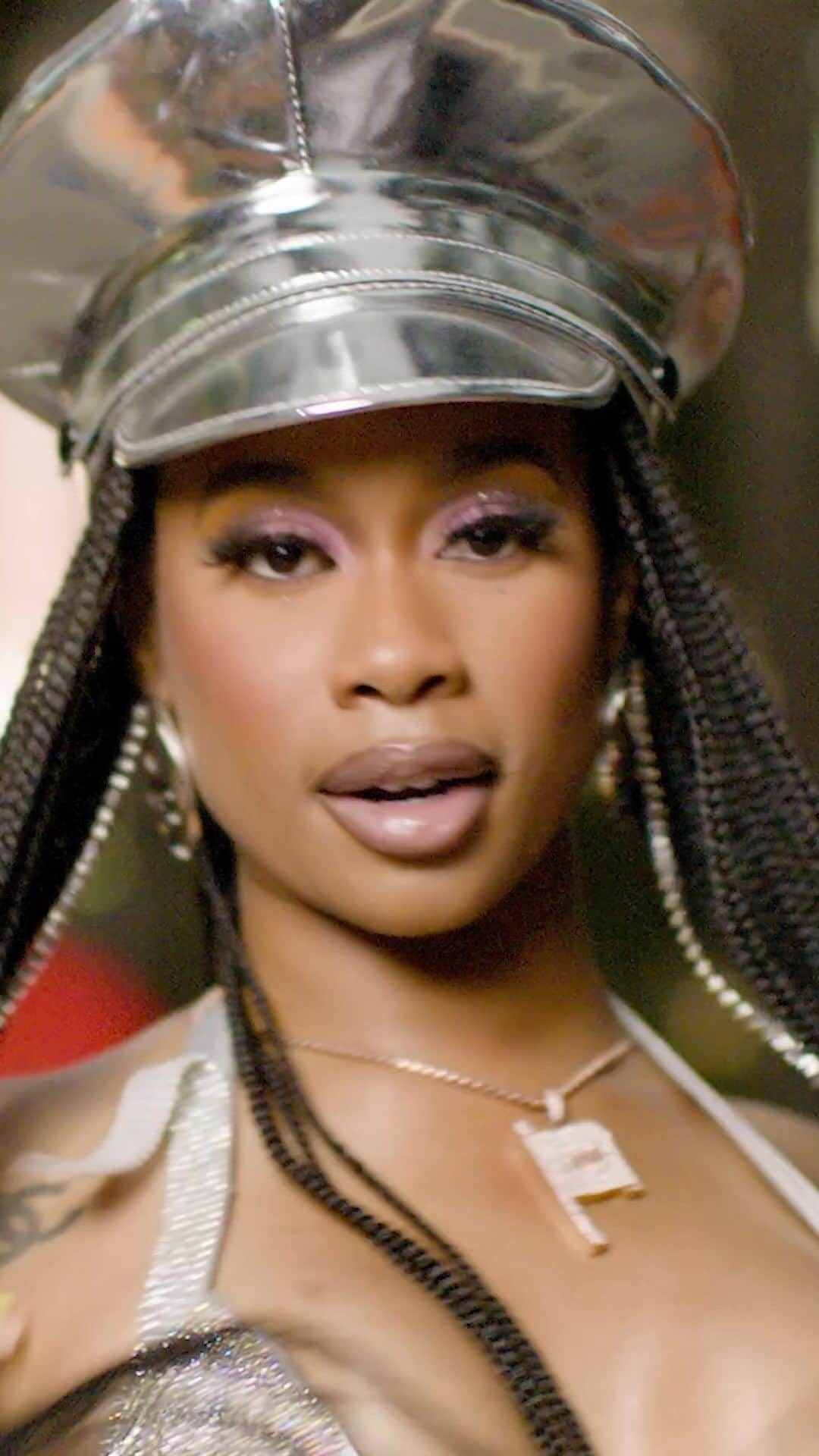 Vevoのインスタグラム：「@PapChanel says her goal for “Left Right” was to “bring all of my do’s and don’ts to life.” Watch the Georgia rapper’s latest now! ⠀⠀⠀⠀⠀⠀⠀⠀⠀ ▶️ [Link in bio]」