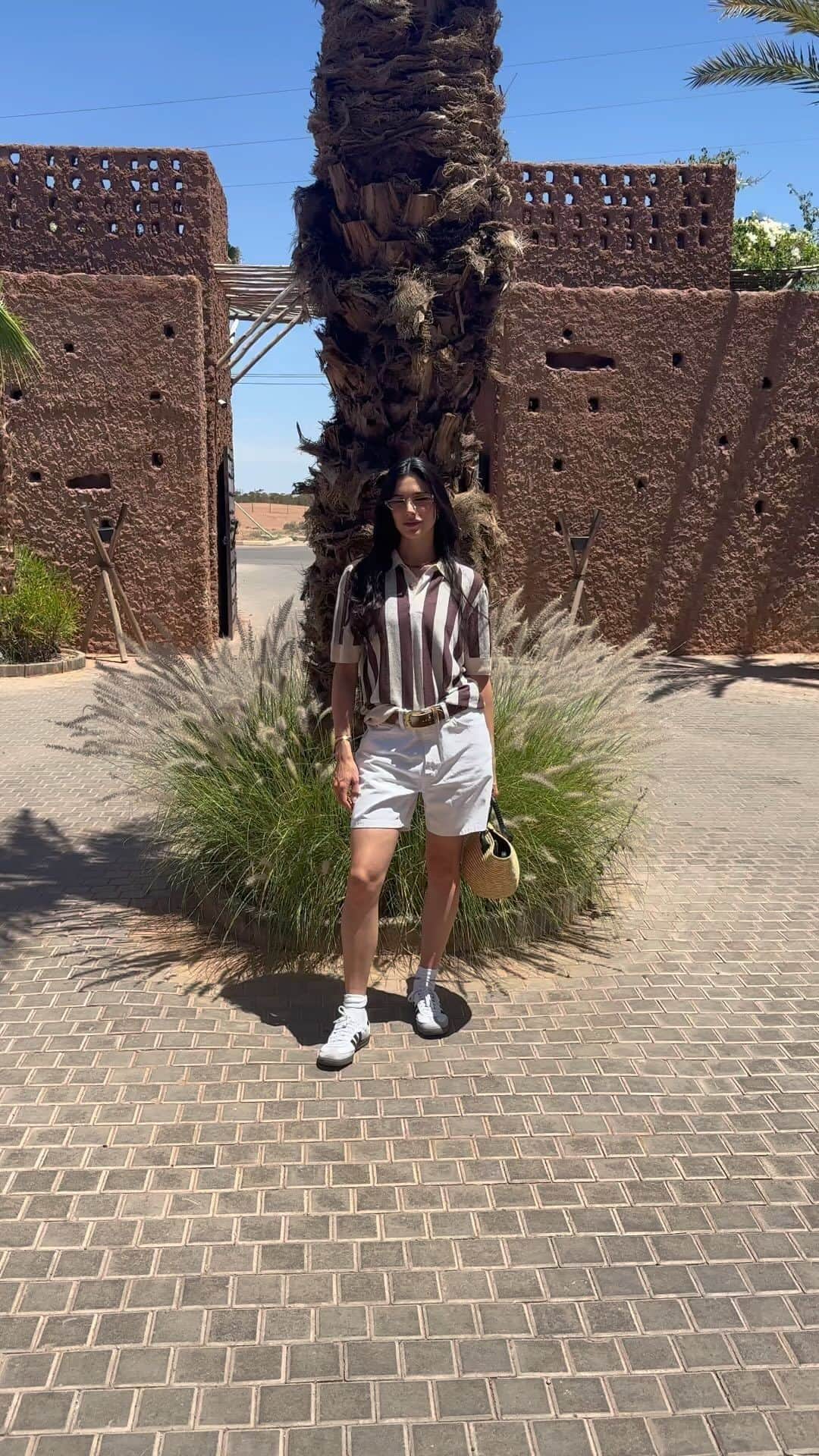 ローレン・ペルツのインスタグラム：「Just your favorite Moroccan girlie, reporting live ! 🇲🇦🇲🇦🇲🇦」