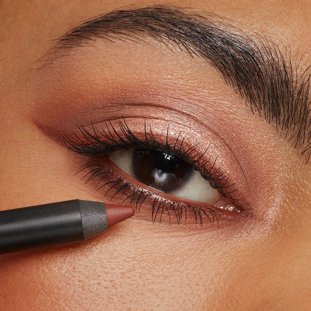 KIKO MILANOさんのインスタグラム写真 - (KIKO MILANOInstagram)「Who else is in love with this earthy brown #eyelook? 🤎  Tap to discover the products used and create your own alluring liner!⁣ ⁣ #KIKOEyes #eyeshadowlook #eyeliner #browneyeliner #longlastingeyeliner⁣ ⁣ High Pigment Eyeshadow 06, 08, 21, 22, 23, 35 - Lasting Precision Automatic Eyeliner And Khol 16 - Intense Colour Long Lasting Eyeliner 19 - Maxi Mod Volume & Definition Mascara - Micro Precision Eyebrow Pencil 05⁣」5月3日 4時50分 - kikomilano