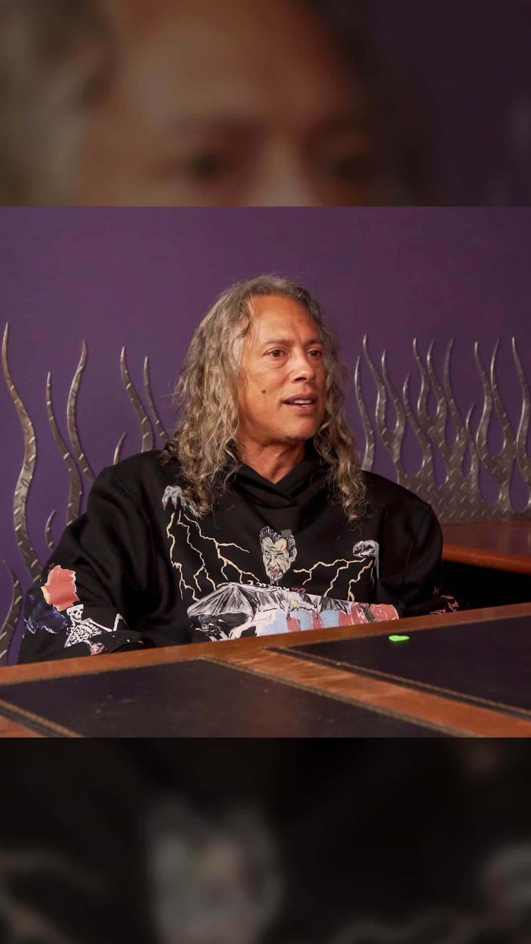 のインスタグラム：「“I would get myself into trouble all the time...”  Check out @kirkhammett’s exclusive So What! interview to read about how his young, mischievous ways during his first #72Seasons led to lessons learned while becoming his own person. ➡️ LINK IN BIO」