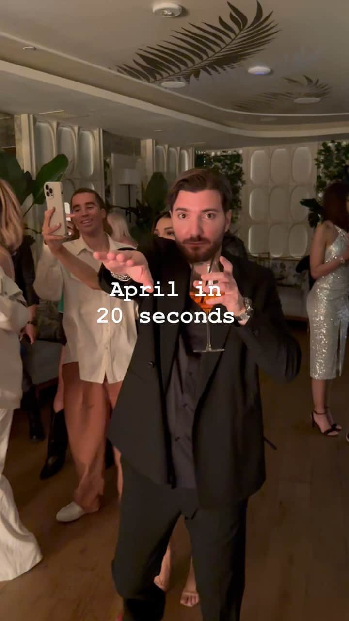 アレッソのインスタグラム：「If anyone needs me I’ll be doing it all over again this month 🫡」