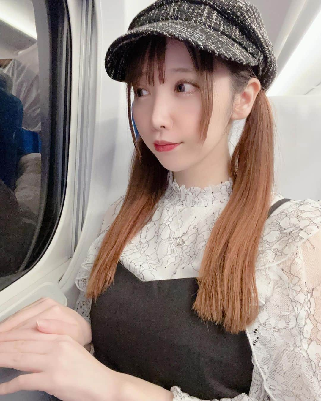 陽多マリィさんのインスタグラム写真 - (陽多マリィInstagram)「＊ 乗り物のるとついつい外眺めがち🚄  まりちぃと一緒に いろんなところに行こうね💙  #アイドル #ไอดอล #idola #jepang #Ídolo #diminuto #bonita #偶像 #可爱 #萌 #japaneseidol #japanesegirl #地下アイドル #美男美女と繋がりたい#自撮り #自撮り女子 #自撮り界隈  #自発ください  #いいね返し #太もも #ふともも  #アイドル #idol #メイド #meido #セルカ#meidocafe#japaneseidol #japanesegirl #followme #l4l  #隠しきれないヲタク #隠しきれないオタク」5月3日 6時10分 - mary_hida