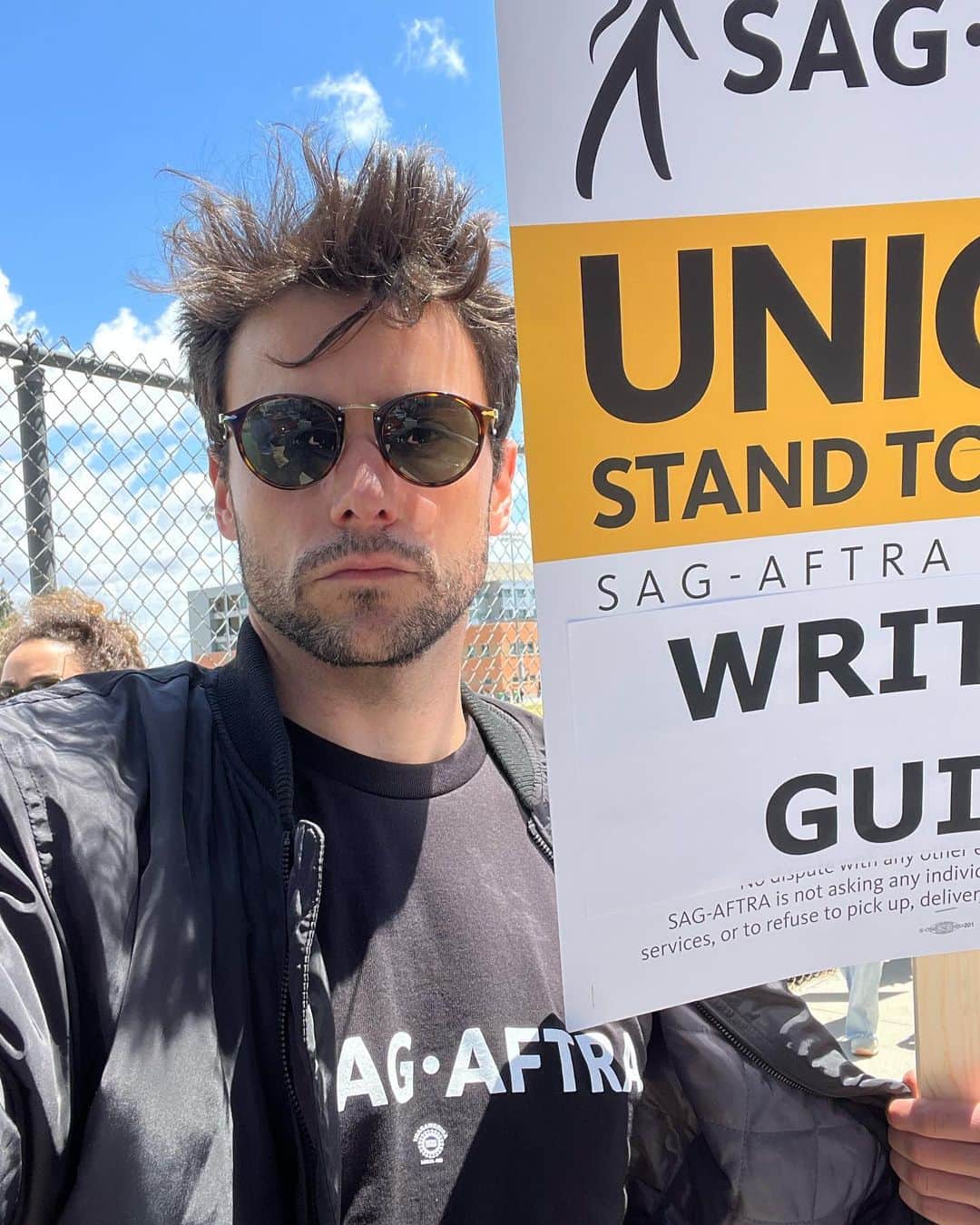 ジャック・ファライーのインスタグラム：「We out here. #wgastrong @wgaeast @wgawest」