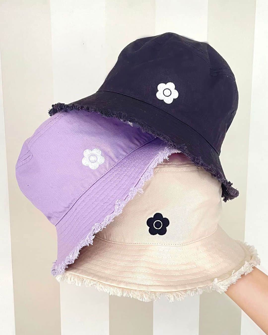 MARY QUANT officialのインスタグラム：「- #フリンジバケットハット - オンラインショップでは5/31まで 送料無料キャンペーン開催中！ ※全てのお買い物が対象 - #MARYQUANT #2023SUMMER #NEWITEMS #FASHION - #MARYQUANT #バケットハット #バケハ #紫外線対策 #UV対策」