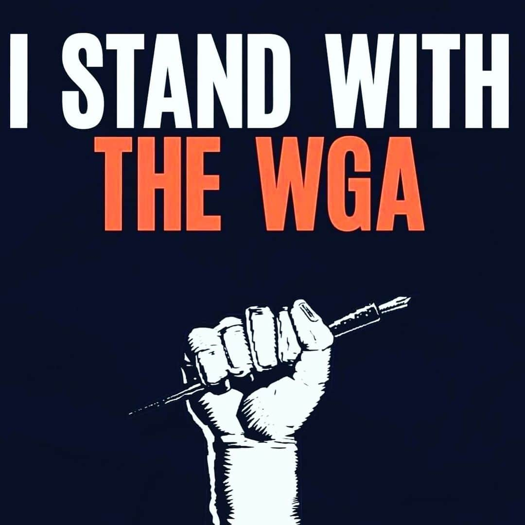 ダナイ・ガルシアさんのインスタグラム写真 - (ダナイ・ガルシアInstagram)「There is nothing permanent except change.🌱 #wga #strong #commitment #writer  Never forget the magic」5月3日 6時53分 - danaygarcia1