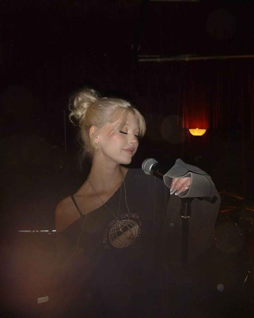 ローレン・グレイさんのインスタグラム写真 - (ローレン・グレイInstagram)「tour starts in less than two weeks 🦉 where am i seeing u? tickets in bio <3」5月3日 6時50分 - loren