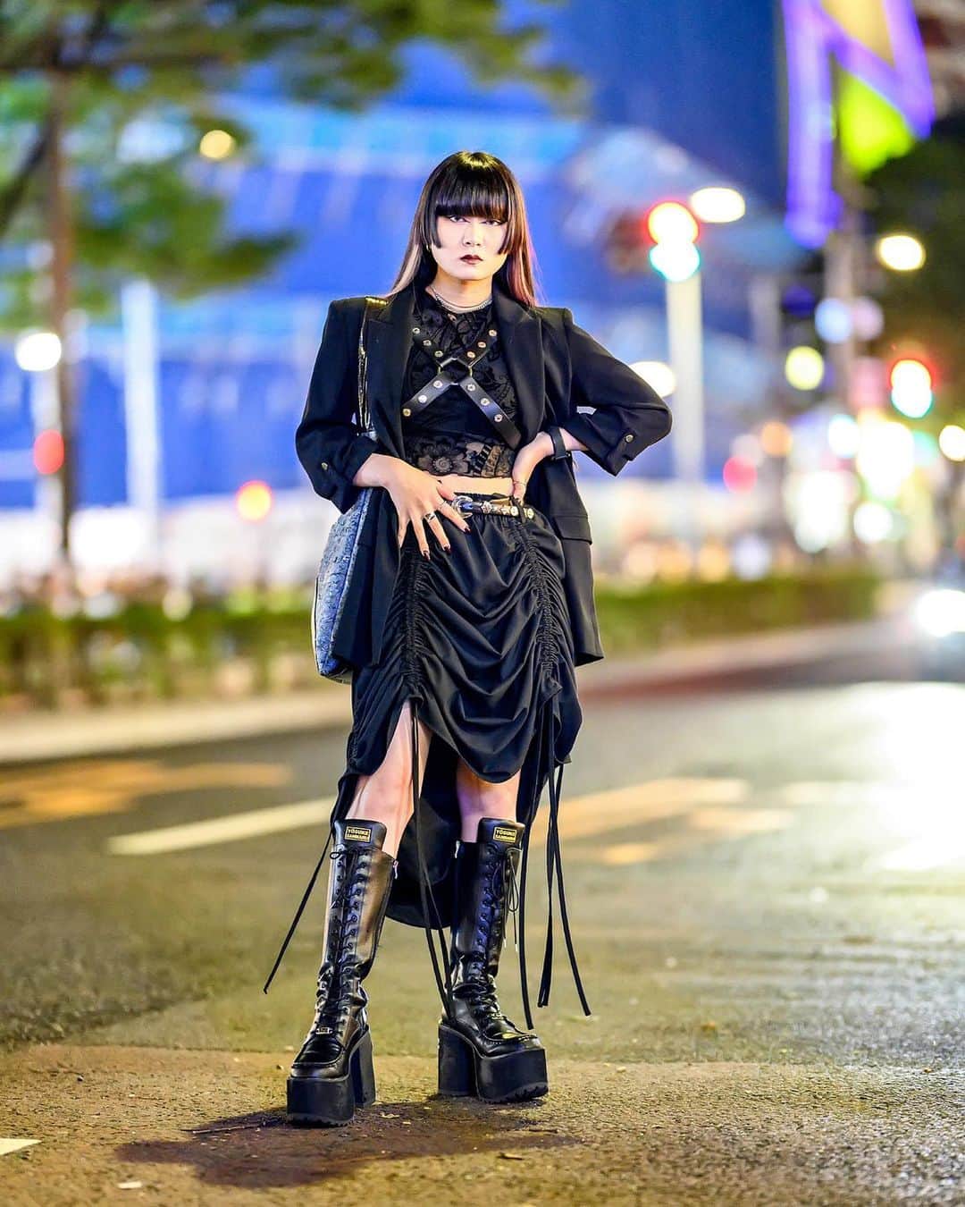 Harajuku Japanさんのインスタグラム写真 - (Harajuku JapanInstagram)「Japanese dancer and fetish model Alice (@alice22o_) on the street in Harajuku with a hime hairstyle, striking eye makeup and all black look featuring a harness over a vintage top, a belted strappy Not Conventional skirt, Antiviral accessories, a shoulder bag, and tall Yosuke platform boots. She also told us that Torauma is her favorite musician. Check Alice's personal Instagram for more of her fashion and dance life in Tokyo.」5月3日 6時56分 - tokyofashion