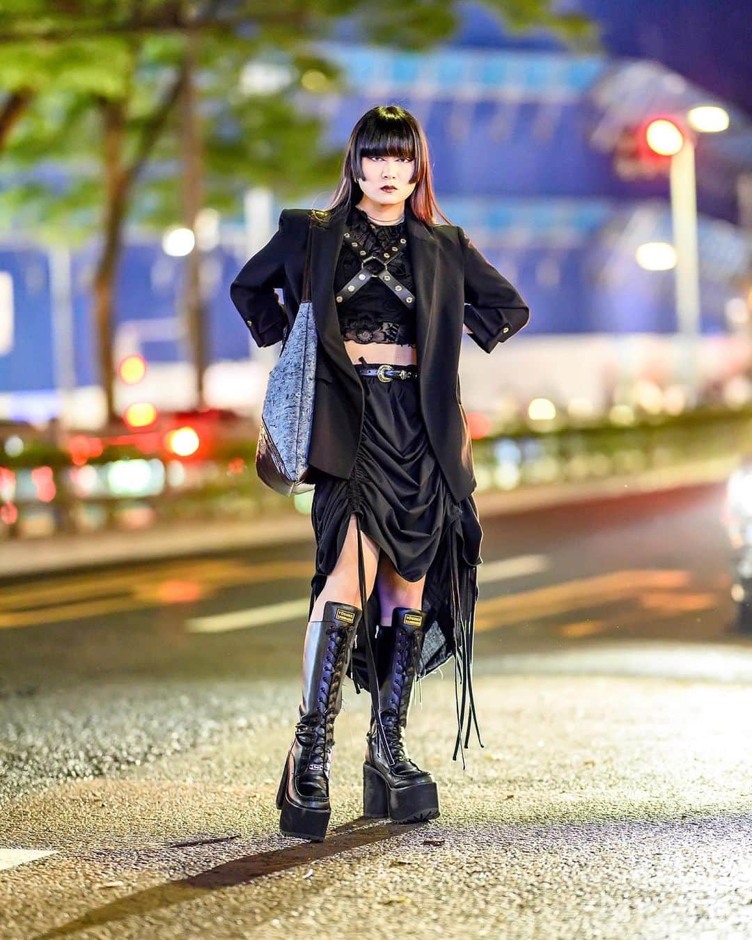 Harajuku Japanのインスタグラム：「Japanese dancer and fetish model Alice (@alice22o_) on the street in Harajuku with a hime hairstyle, striking eye makeup and all black look featuring a harness over a vintage top, a belted strappy Not Conventional skirt, Antiviral accessories, a shoulder bag, and tall Yosuke platform boots. She also told us that Torauma is her favorite musician. Check Alice's personal Instagram for more of her fashion and dance life in Tokyo.」