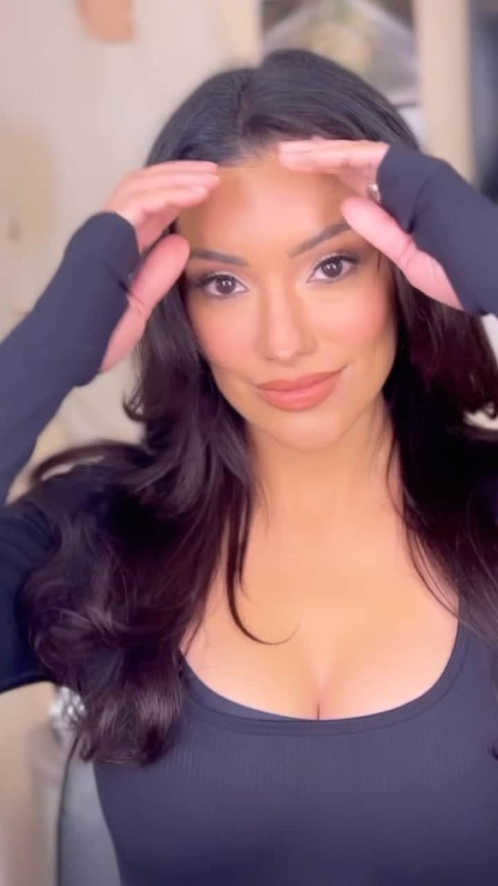ゼリカ・シルバーのインスタグラム：「Ready to stir the pot in Genoa City 😈 Makeup: @staceyannmakeup  Hair: @justinjacksonhair   #youngandtherestless #audracharles」