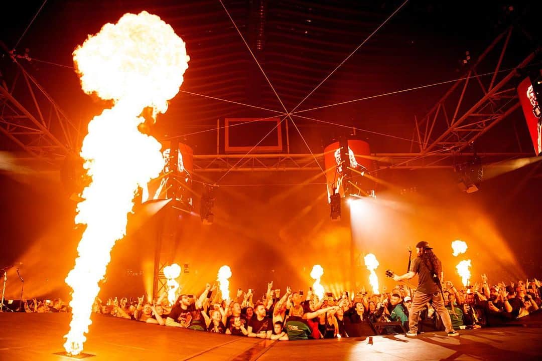 メタリカさんのインスタグラム写真 - (メタリカInstagram)「#M72Amsterdam through the lens of @rosshalfin. 🔥  #Metallica #M72 #MetOnTour」5月3日 7時24分 - metallica