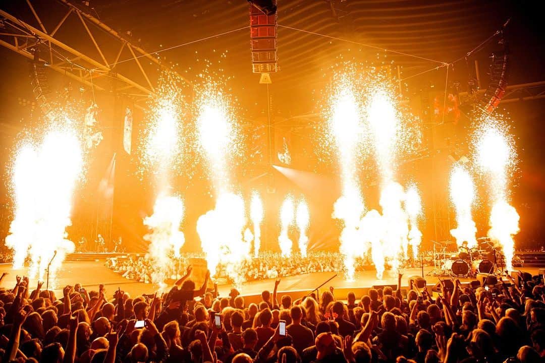 メタリカのインスタグラム：「#M72Amsterdam through the lens of @rosshalfin. 🔥  #Metallica #M72 #MetOnTour」