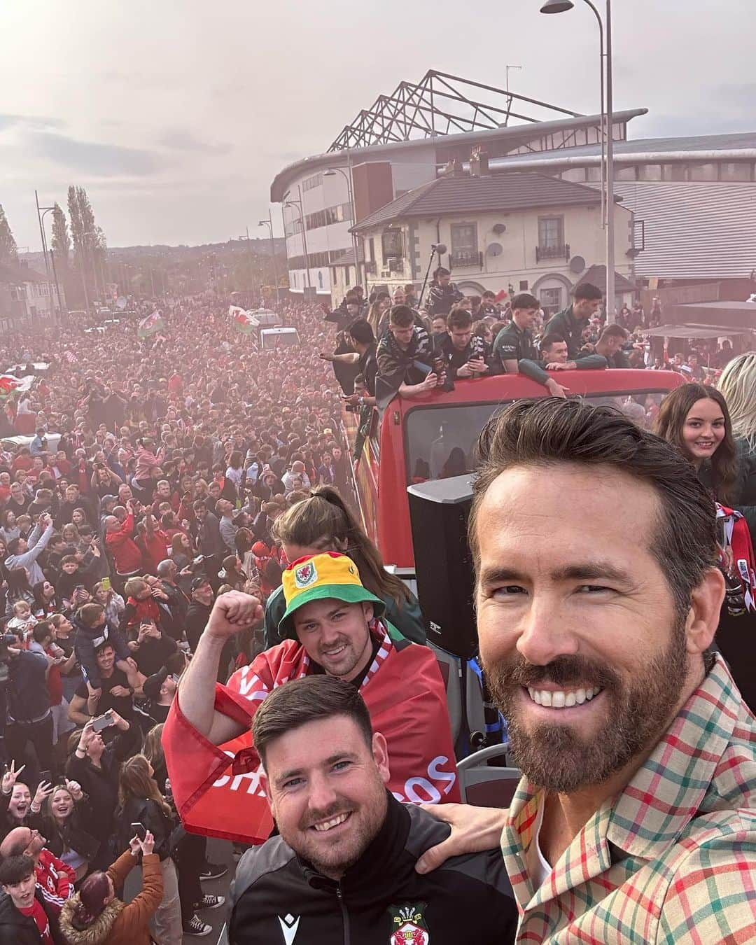 ライアン・レイノルズのインスタグラム：「The first Tuesday in May.   What an unforgettable evening in Wrexham celebrating both @wrexham_afc and @wrexhamafcwomen gaining promotion and winning their leagues. BONKERS ⚔️❤️⚔️」